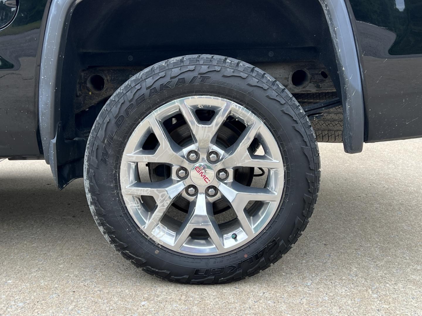 2017 BLACK /Tan Leather GMC Sierra 1500 SLT Crew Cab Long Box 4WD (3GTU2NEC2HG) with an 5.3L V8 engine, Automatic transmission, located at 2990 Old Orchard Rd., Jackson, MO, 63755, 37.354214, -89.612106 - 2017 GMC Sierra 1500 SLT 1-Owner 171xxx miles 4x4 5.3L V8 Automatic Leather Power/Heated Seats Backup Camera Bluetooth Remote Start Cruise Power Windows/Locks/Mirrors We have financing available and we accept trades! Fill out a credit application on our website or come by today! If you - Photo#37