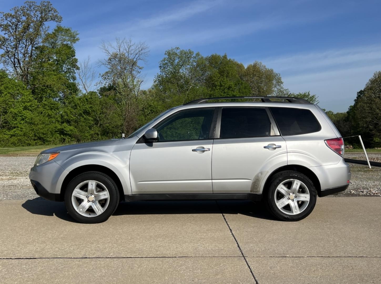 2010 SILVER /Black Leather Subaru Forester 2.5X Limited (JF2SH6DC3AH) with an 2.5L 4 Cyl. engine, Automatic transmission, located at 2990 Old Orchard Rd., Jackson, MO, 63755, 37.354214, -89.612106 - 2010 Subaru Forester 2.5X Limited 163xxx miles All Wheel Drive 2.5L 4 Cyl. Automatic Leather Backup Camera Power Driver Seat Heated Seats Sunroof Cruise Power Windows/Locks/Mirrors We have financing available and we accept trades! Fill out a credit application on our website or come by t - Photo#7