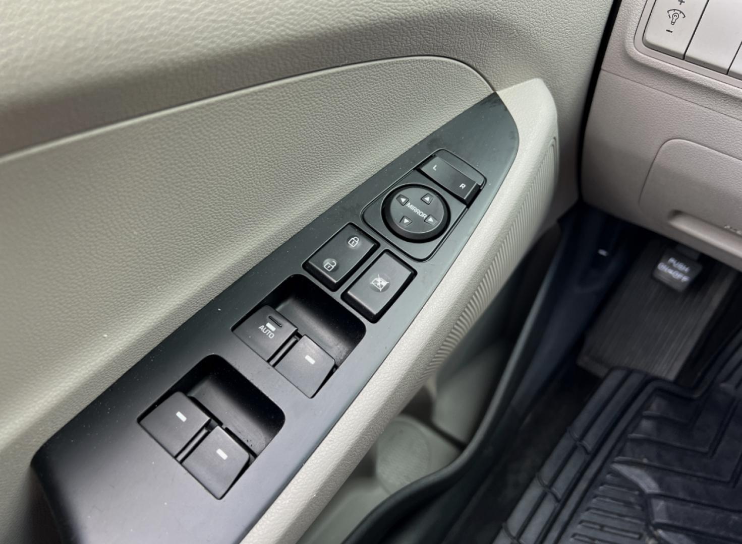 2018 GRAY /Gray Cloth Hyundai Tucson SE AWD (KM8J3CA46JU) with an 2.0L 4 Cyl. engine, Automatic transmission, located at 2990 Old Orchard Rd., Jackson, MO, 63755, 37.354214, -89.612106 - 2018 Hyundai Tucson SEL 124xxx miles All Wheel Drive 2.0L 4 Cyl. Automatic Backup Camera Power Driver Seat Heated Seats Bluetooth Cruise Power Windows/Locks/Mirrors We have financing available and we accept trades! Fill out a credit application on our website or come by today! If you hav - Photo#27