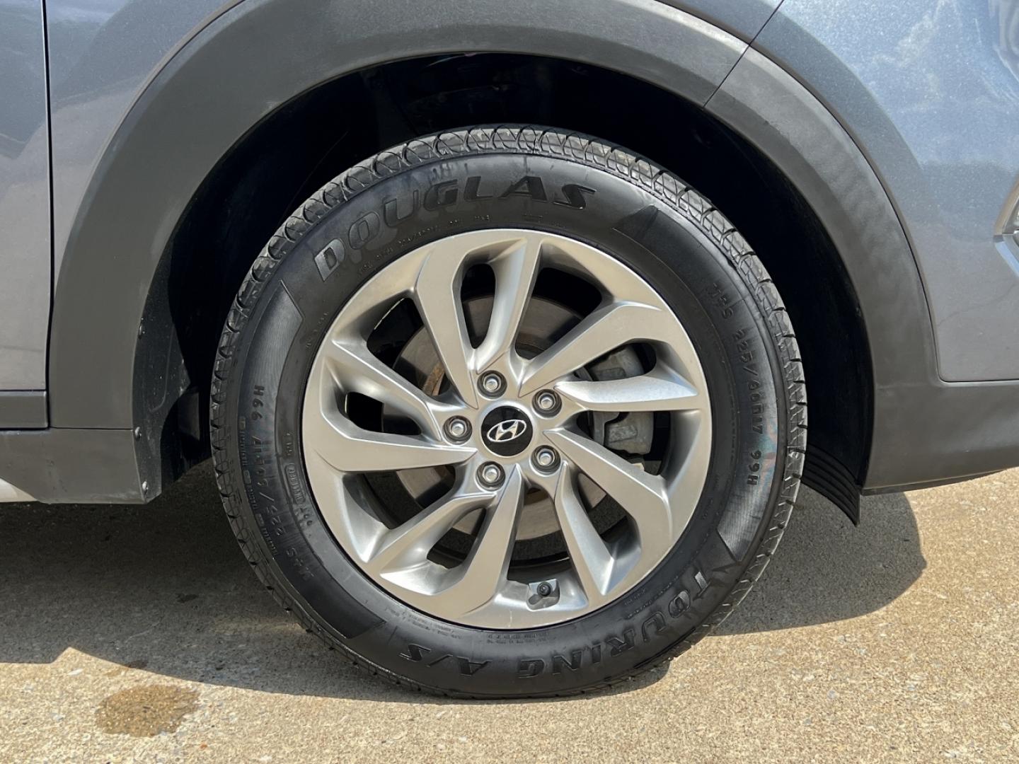 2018 GRAY /Gray Cloth Hyundai Tucson SE AWD (KM8J3CA46JU) with an 2.0L 4 Cyl. engine, Automatic transmission, located at 2990 Old Orchard Rd., Jackson, MO, 63755, 37.354214, -89.612106 - 2018 Hyundai Tucson SEL 124xxx miles All Wheel Drive 2.0L 4 Cyl. Automatic Backup Camera Power Driver Seat Heated Seats Bluetooth Cruise Power Windows/Locks/Mirrors We have financing available and we accept trades! Fill out a credit application on our website or come by today! If you hav - Photo#33