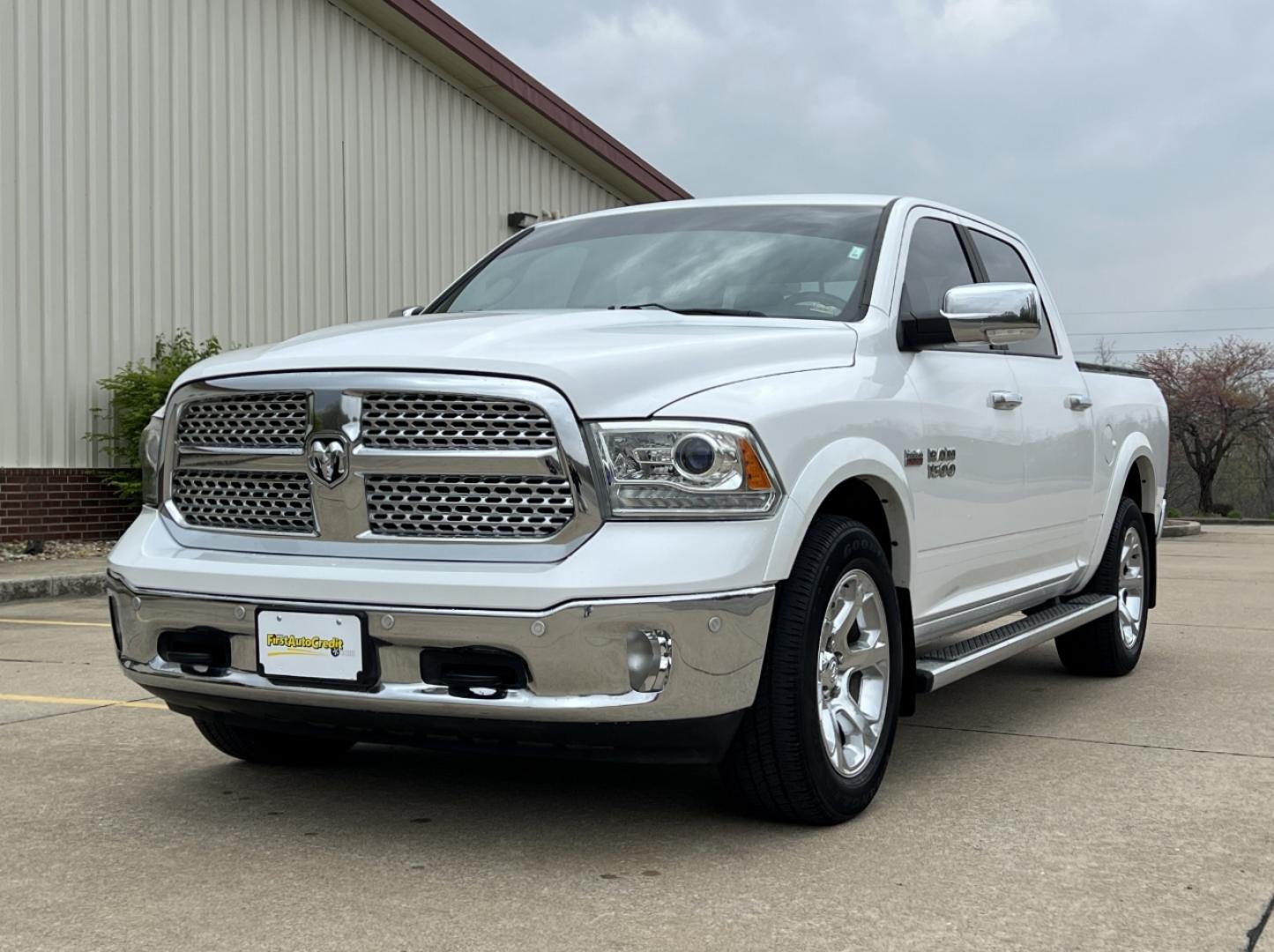 2018 WHITE /Black Leather RAM 1500 Laramie Crew Cab SWB 4WD (1C6RR7NT3JS) with an 5.7L V8 engine, Automatic transmission, located at 2990 Old Orchard Rd., Jackson, MO, 63755, 37.354214, -89.612106 - 2018 Ram 1500 Laramie 1-Owner 98xxx miles 4x4 5.7L V8 HEMI Automatic Leather Navigation Power/Heated/Cooled Seats Heated Rear Seats Heated Steering Wheel Backup Camera Bluetooth Remote Start Cruise Power Windows/Locks/Mirrors We have financing available and we accept trades! Fill out - Photo#9