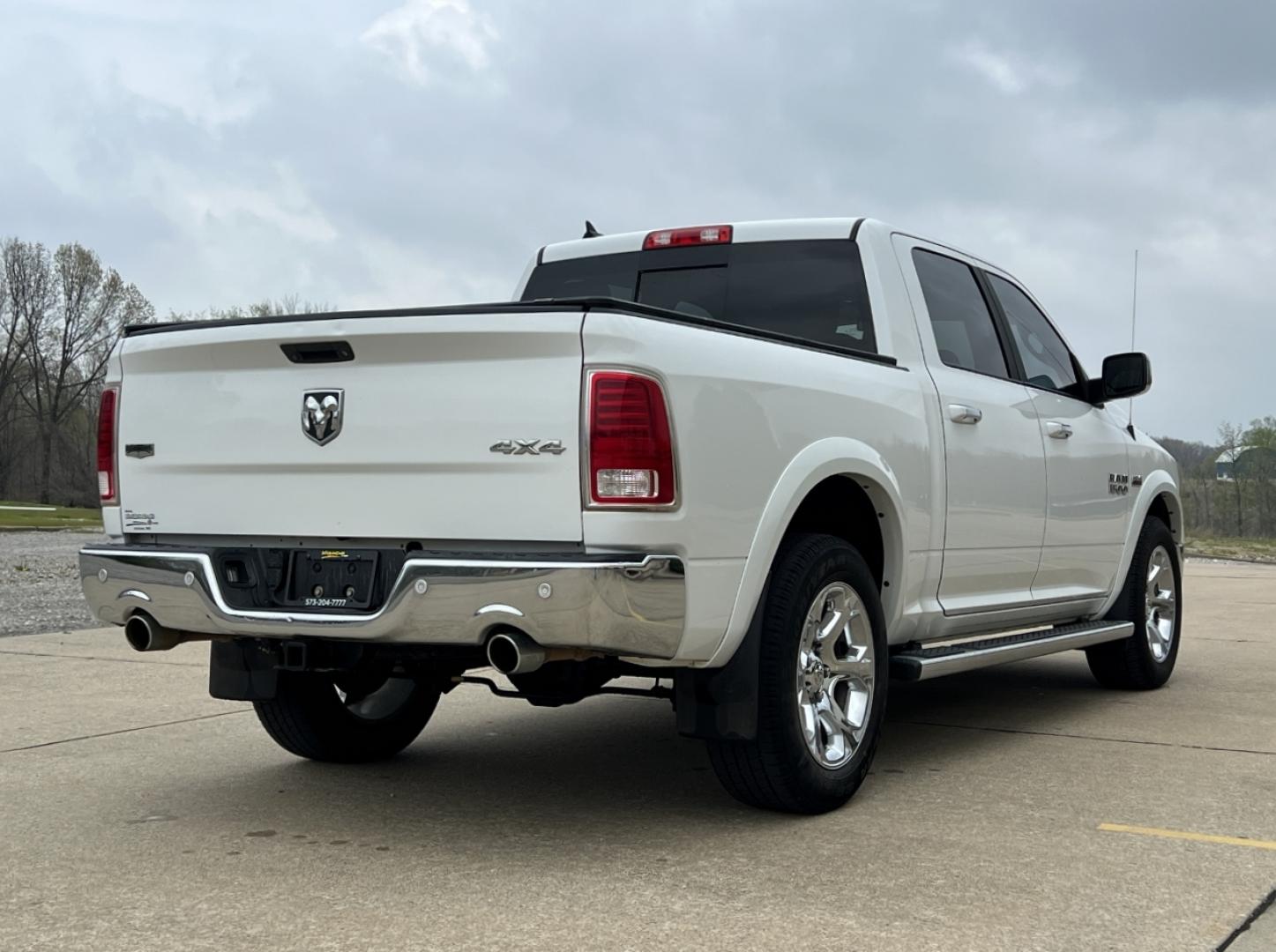 2018 WHITE /Black Leather RAM 1500 Laramie Crew Cab SWB 4WD (1C6RR7NT3JS) with an 5.7L V8 engine, Automatic transmission, located at 2990 Old Orchard Rd., Jackson, MO, 63755, 37.354214, -89.612106 - 2018 Ram 1500 Laramie 1-Owner 98xxx miles 4x4 5.7L V8 HEMI Automatic Leather Navigation Power/Heated/Cooled Seats Heated Rear Seats Heated Steering Wheel Backup Camera Bluetooth Remote Start Cruise Power Windows/Locks/Mirrors We have financing available and we accept trades! Fill out - Photo#12