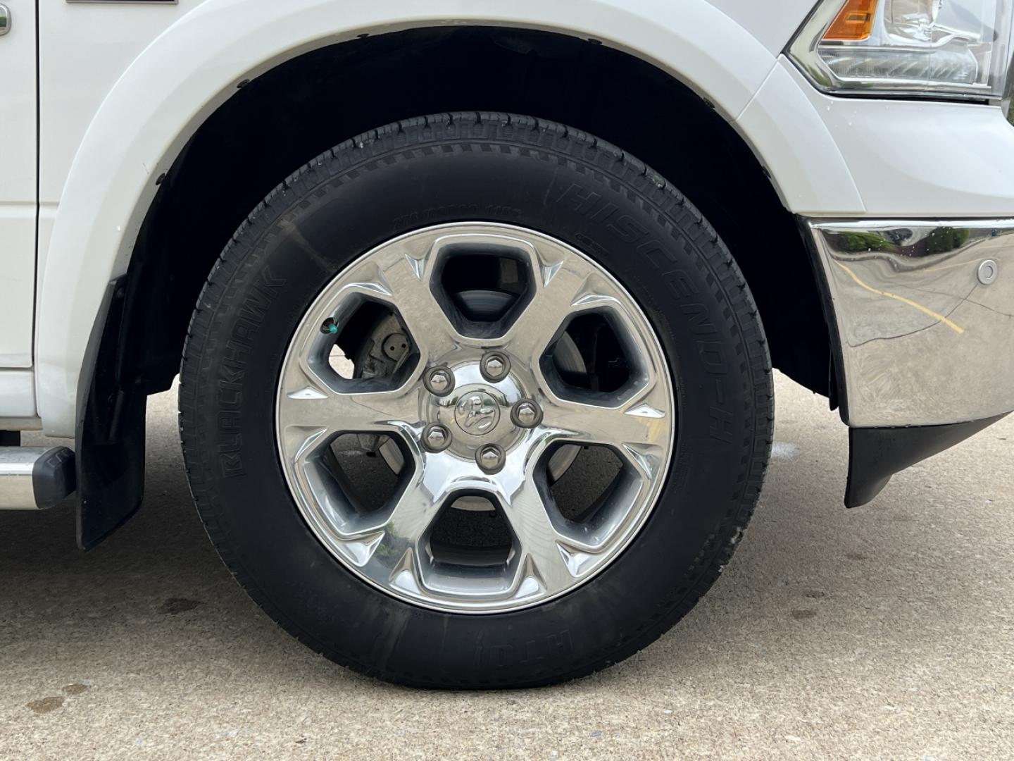 2018 WHITE /Black Leather RAM 1500 Laramie Crew Cab SWB 4WD (1C6RR7NT3JS) with an 5.7L V8 engine, Automatic transmission, located at 2990 Old Orchard Rd., Jackson, MO, 63755, 37.354214, -89.612106 - 2018 Ram 1500 Laramie 1-Owner 98xxx miles 4x4 5.7L V8 HEMI Automatic Leather Navigation Power/Heated/Cooled Seats Heated Rear Seats Heated Steering Wheel Backup Camera Bluetooth Remote Start Cruise Power Windows/Locks/Mirrors We have financing available and we accept trades! Fill out - Photo#43