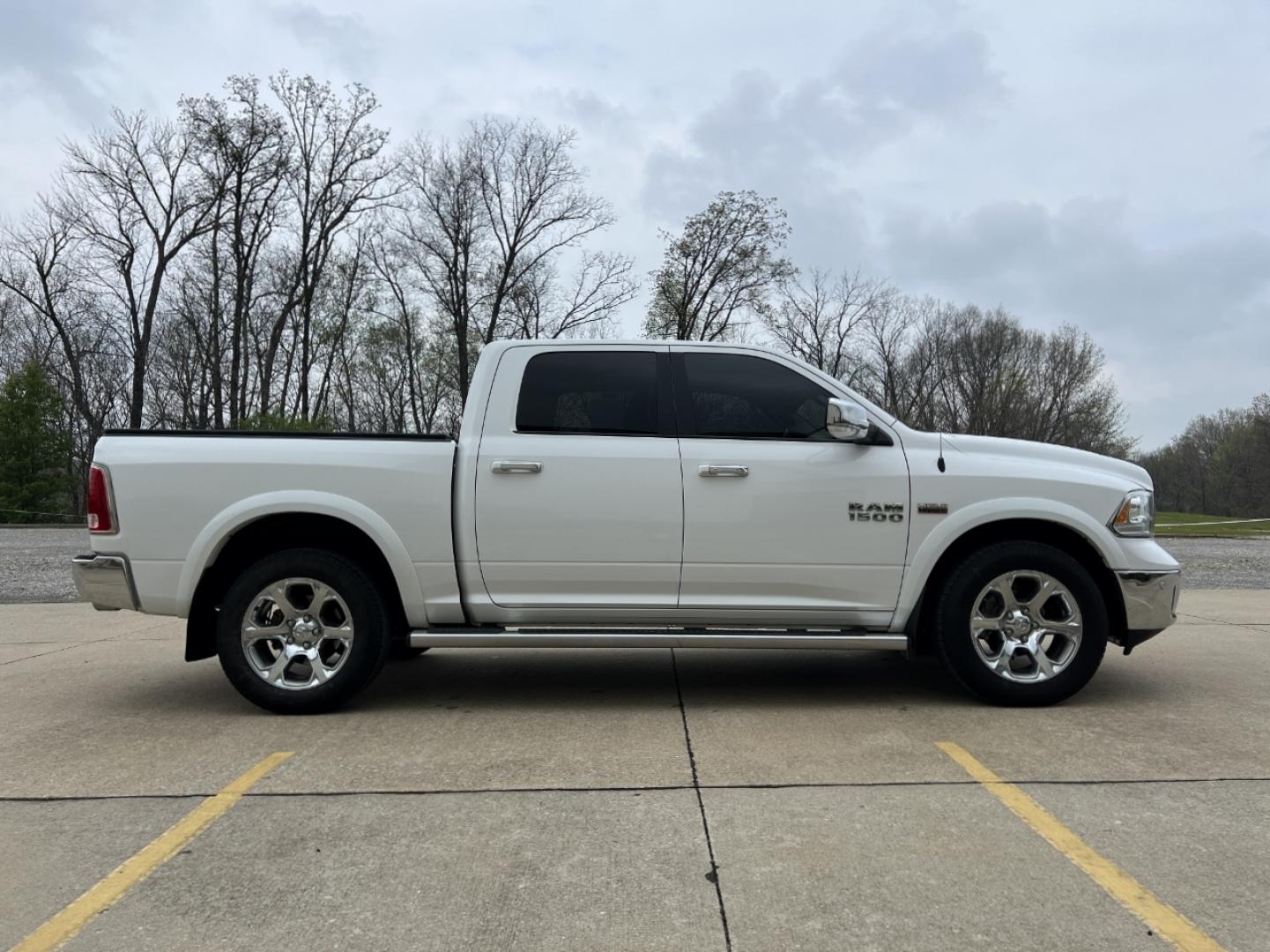 2018 WHITE /Black Leather RAM 1500 Laramie Crew Cab SWB 4WD (1C6RR7NT3JS) with an 5.7L V8 engine, Automatic transmission, located at 2990 Old Orchard Rd., Jackson, MO, 63755, 37.354214, -89.612106 - 2018 Ram 1500 Laramie 1-Owner 98xxx miles 4x4 5.7L V8 HEMI Automatic Leather Navigation Power/Heated/Cooled Seats Heated Rear Seats Heated Steering Wheel Backup Camera Bluetooth Remote Start Cruise Power Windows/Locks/Mirrors We have financing available and we accept trades! Fill out - Photo#11