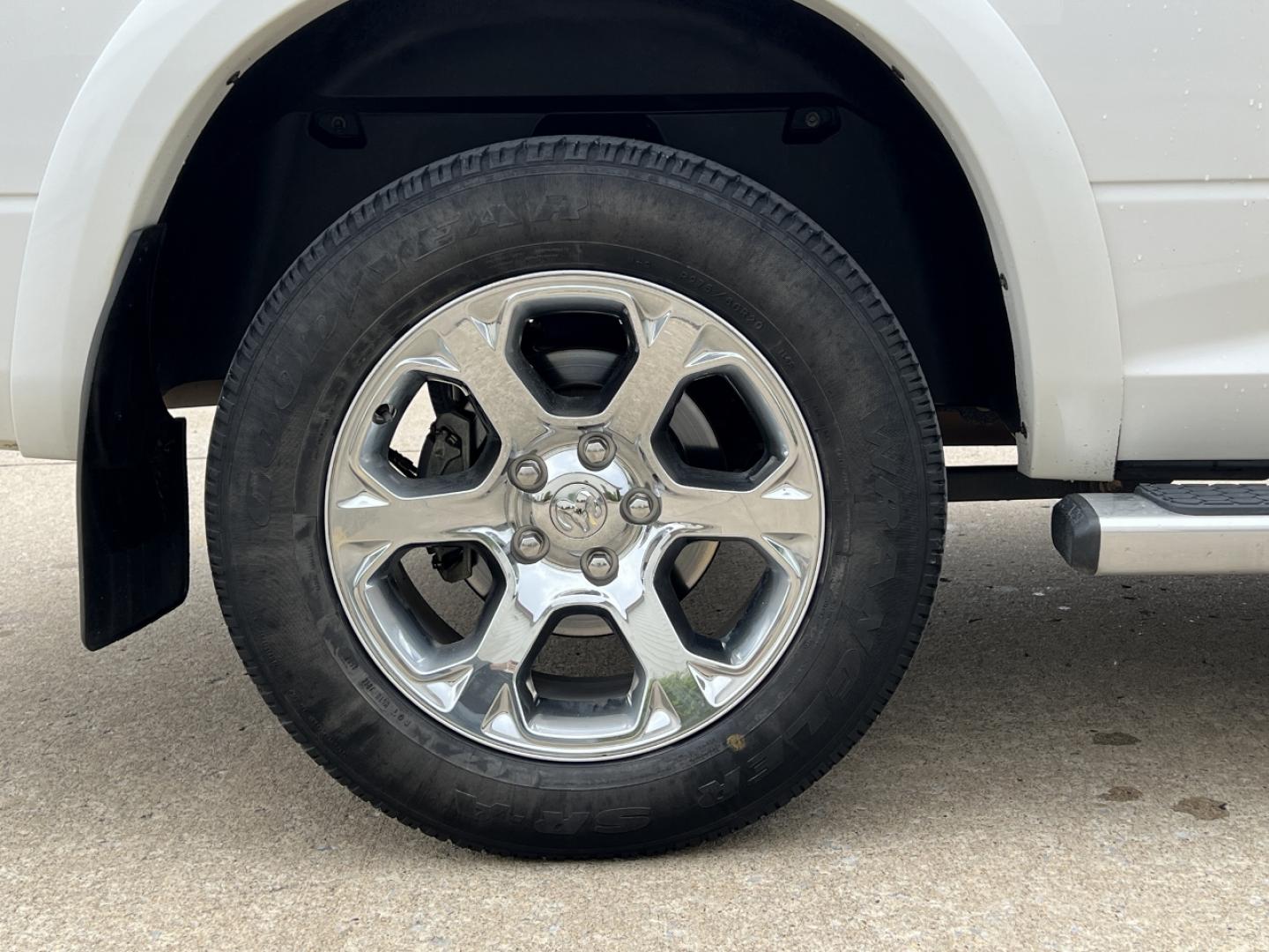 2018 WHITE /Black Leather RAM 1500 Laramie Crew Cab SWB 4WD (1C6RR7NT3JS) with an 5.7L V8 engine, Automatic transmission, located at 2990 Old Orchard Rd., Jackson, MO, 63755, 37.354214, -89.612106 - 2018 Ram 1500 Laramie 1-Owner 98xxx miles 4x4 5.7L V8 HEMI Automatic Leather Navigation Power/Heated/Cooled Seats Heated Rear Seats Heated Steering Wheel Backup Camera Bluetooth Remote Start Cruise Power Windows/Locks/Mirrors We have financing available and we accept trades! Fill out - Photo#42