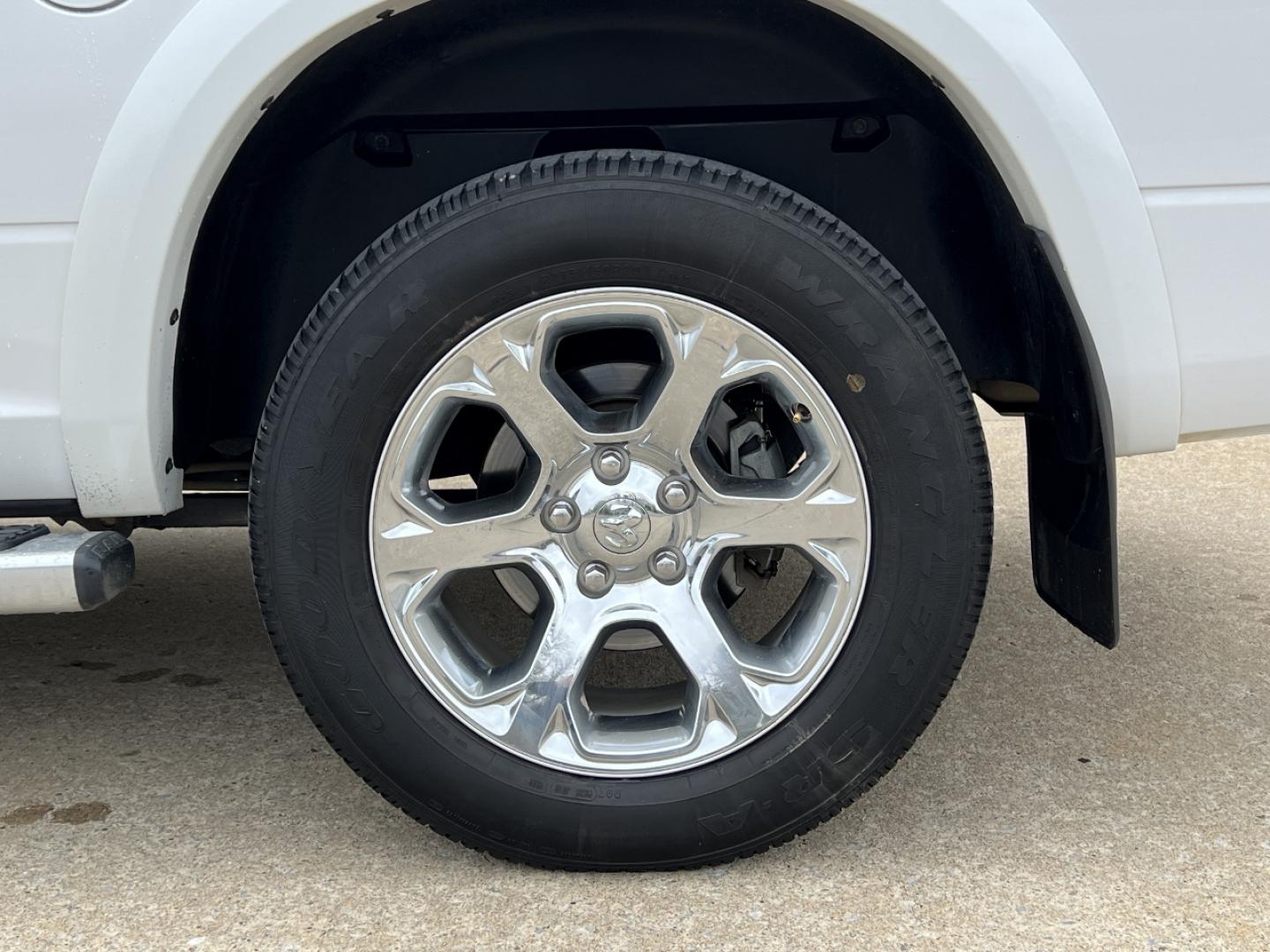 2018 WHITE /Black Leather RAM 1500 Laramie Crew Cab SWB 4WD (1C6RR7NT3JS) with an 5.7L V8 engine, Automatic transmission, located at 2990 Old Orchard Rd., Jackson, MO, 63755, 37.354214, -89.612106 - 2018 Ram 1500 Laramie 1-Owner 98xxx miles 4x4 5.7L V8 HEMI Automatic Leather Navigation Power/Heated/Cooled Seats Heated Rear Seats Heated Steering Wheel Backup Camera Bluetooth Remote Start Cruise Power Windows/Locks/Mirrors We have financing available and we accept trades! Fill out - Photo#41