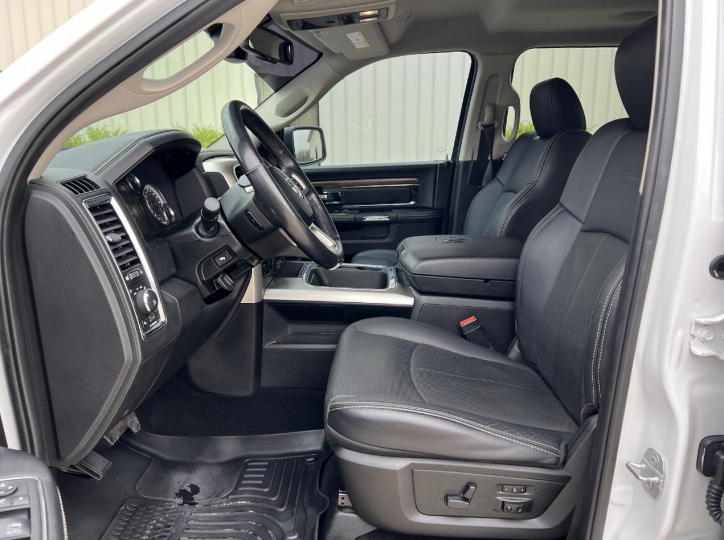 2018 WHITE /Black Leather RAM 1500 Laramie Crew Cab SWB 4WD (1C6RR7NT3JS) with an 5.7L V8 engine, Automatic transmission, located at 2990 Old Orchard Rd., Jackson, MO, 63755, 37.354214, -89.612106 - 2018 Ram 1500 Laramie 1-Owner 98xxx miles 4x4 5.7L V8 HEMI Automatic Leather Navigation Power/Heated/Cooled Seats Heated Rear Seats Heated Steering Wheel Backup Camera Bluetooth Remote Start Cruise Power Windows/Locks/Mirrors We have financing available and we accept trades! Fill out - Photo#17