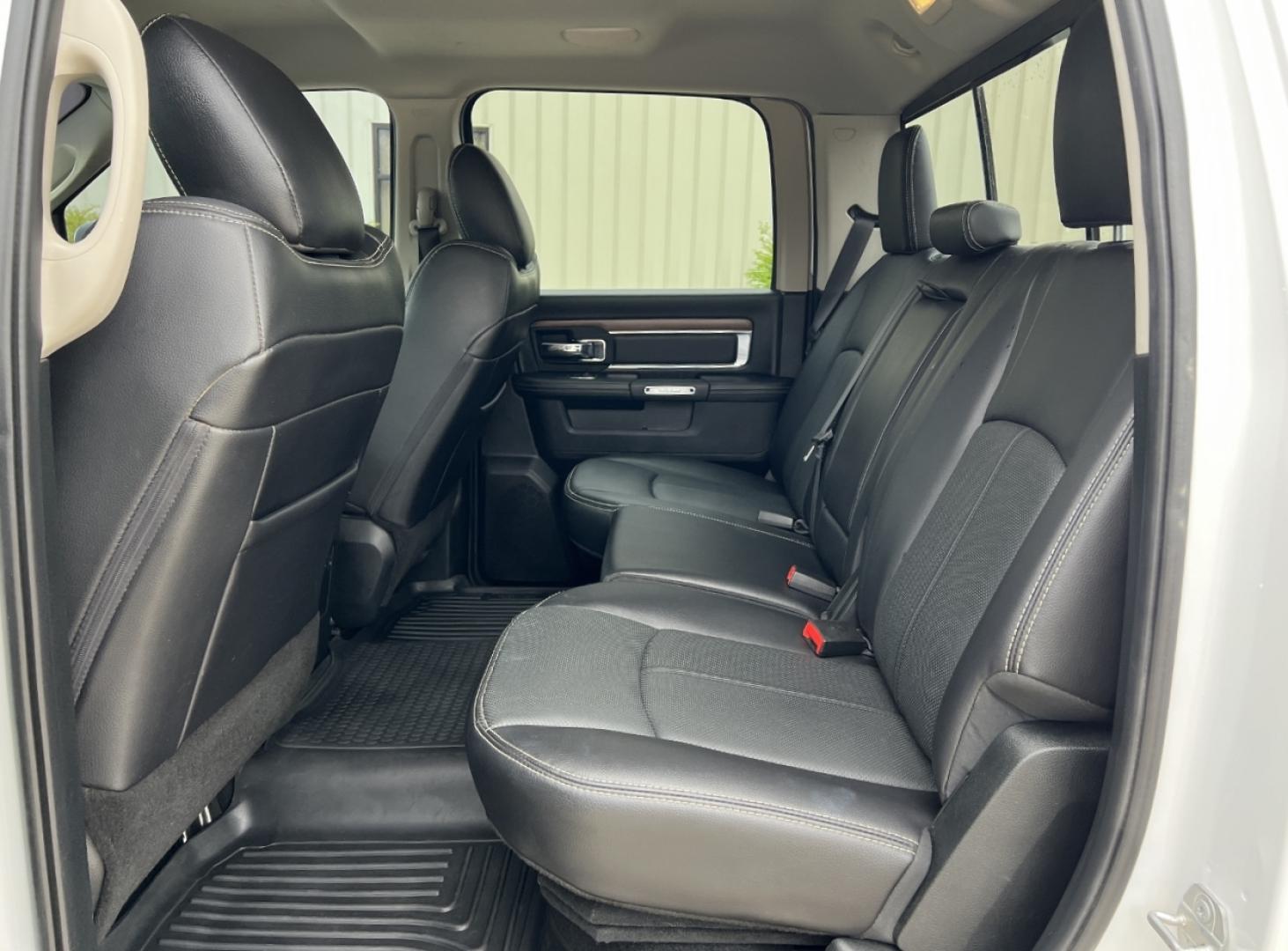 2018 WHITE /Black Leather RAM 1500 Laramie Crew Cab SWB 4WD (1C6RR7NT3JS) with an 5.7L V8 engine, Automatic transmission, located at 2990 Old Orchard Rd., Jackson, MO, 63755, 37.354214, -89.612106 - 2018 Ram 1500 Laramie 1-Owner 98xxx miles 4x4 5.7L V8 HEMI Automatic Leather Navigation Power/Heated/Cooled Seats Heated Rear Seats Heated Steering Wheel Backup Camera Bluetooth Remote Start Cruise Power Windows/Locks/Mirrors We have financing available and we accept trades! Fill out - Photo#20