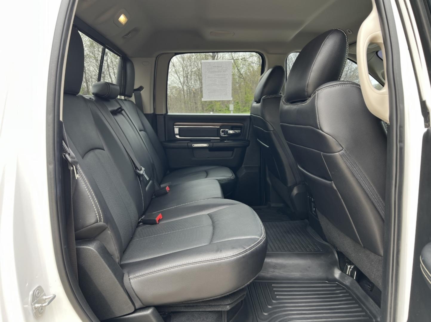 2018 WHITE /Black Leather RAM 1500 Laramie Crew Cab SWB 4WD (1C6RR7NT3JS) with an 5.7L V8 engine, Automatic transmission, located at 2990 Old Orchard Rd., Jackson, MO, 63755, 37.354214, -89.612106 - 2018 Ram 1500 Laramie 1-Owner 98xxx miles 4x4 5.7L V8 HEMI Automatic Leather Navigation Power/Heated/Cooled Seats Heated Rear Seats Heated Steering Wheel Backup Camera Bluetooth Remote Start Cruise Power Windows/Locks/Mirrors We have financing available and we accept trades! Fill out - Photo#21