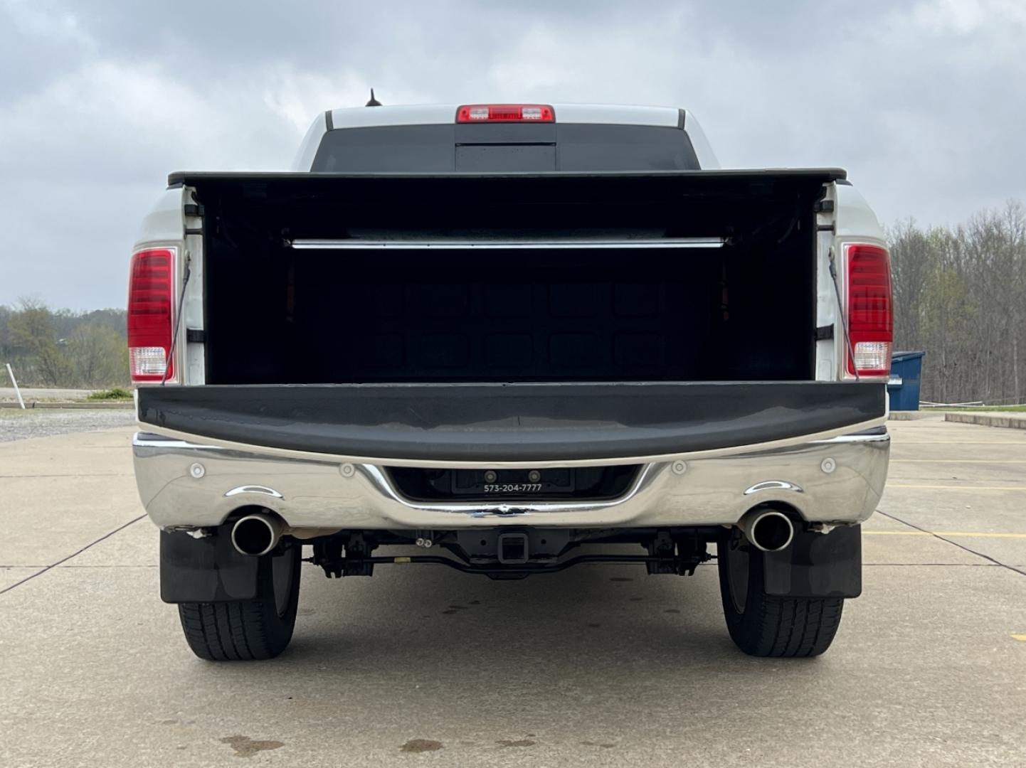 2018 WHITE /Black Leather RAM 1500 Laramie Crew Cab SWB 4WD (1C6RR7NT3JS) with an 5.7L V8 engine, Automatic transmission, located at 2990 Old Orchard Rd., Jackson, MO, 63755, 37.354214, -89.612106 - 2018 Ram 1500 Laramie 1-Owner 98xxx miles 4x4 5.7L V8 HEMI Automatic Leather Navigation Power/Heated/Cooled Seats Heated Rear Seats Heated Steering Wheel Backup Camera Bluetooth Remote Start Cruise Power Windows/Locks/Mirrors We have financing available and we accept trades! Fill out - Photo#22