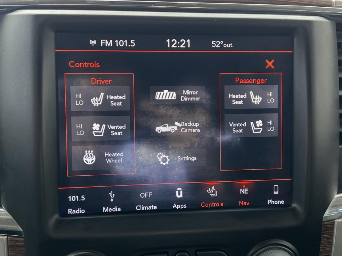 2018 WHITE /Black Leather RAM 1500 Laramie Crew Cab SWB 4WD (1C6RR7NT3JS) with an 5.7L V8 engine, Automatic transmission, located at 2990 Old Orchard Rd., Jackson, MO, 63755, 37.354214, -89.612106 - 2018 Ram 1500 Laramie 1-Owner 98xxx miles 4x4 5.7L V8 HEMI Automatic Leather Navigation Power/Heated/Cooled Seats Heated Rear Seats Heated Steering Wheel Backup Camera Bluetooth Remote Start Cruise Power Windows/Locks/Mirrors We have financing available and we accept trades! Fill out - Photo#4