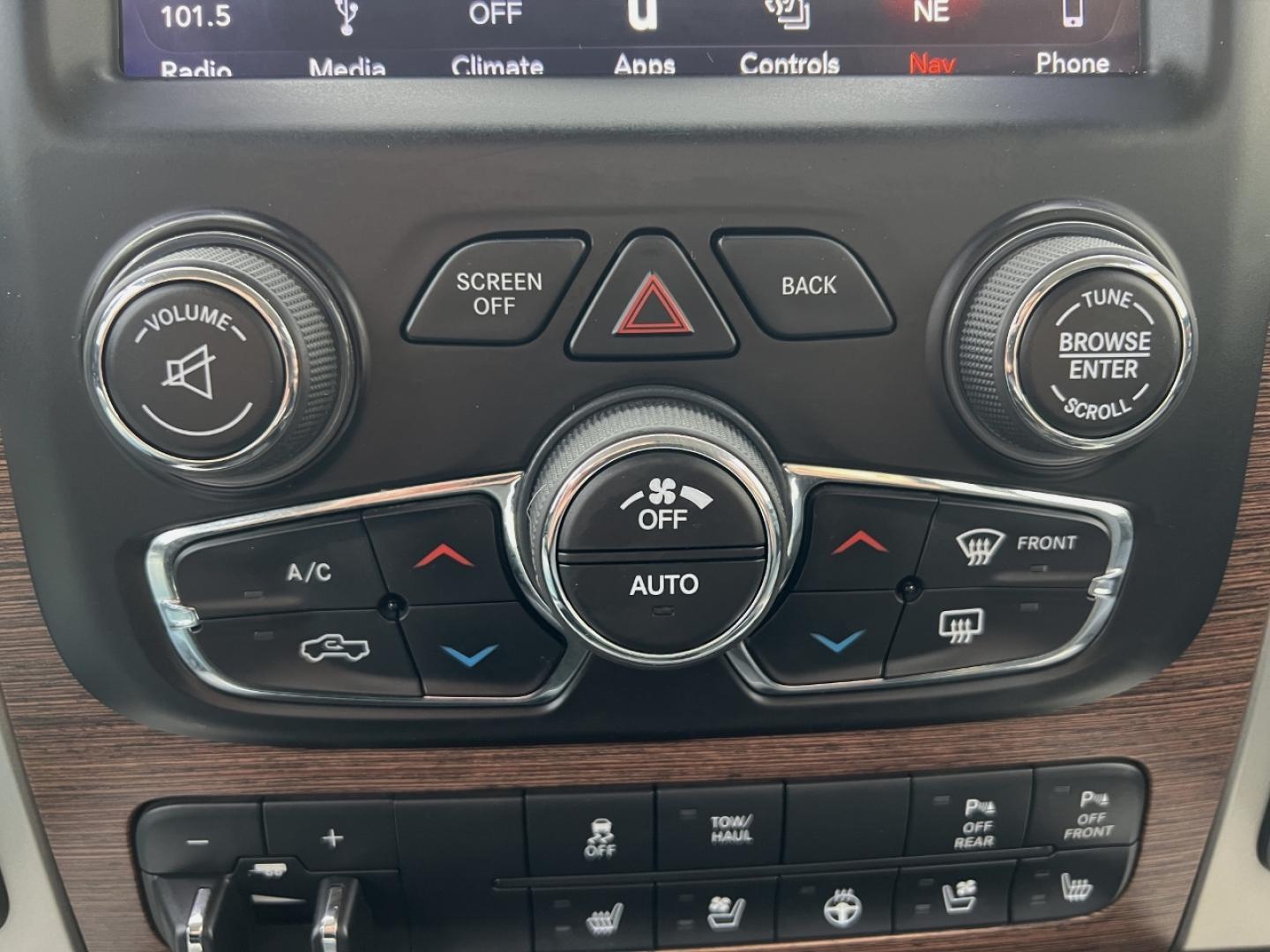2018 WHITE /Black Leather RAM 1500 Laramie Crew Cab SWB 4WD (1C6RR7NT3JS) with an 5.7L V8 engine, Automatic transmission, located at 2990 Old Orchard Rd., Jackson, MO, 63755, 37.354214, -89.612106 - 2018 Ram 1500 Laramie 1-Owner 98xxx miles 4x4 5.7L V8 HEMI Automatic Leather Navigation Power/Heated/Cooled Seats Heated Rear Seats Heated Steering Wheel Backup Camera Bluetooth Remote Start Cruise Power Windows/Locks/Mirrors We have financing available and we accept trades! Fill out - Photo#29