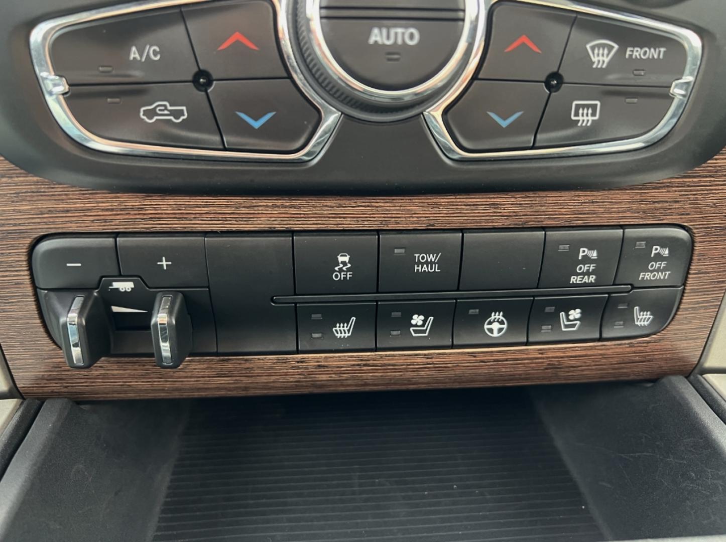 2018 WHITE /Black Leather RAM 1500 Laramie Crew Cab SWB 4WD (1C6RR7NT3JS) with an 5.7L V8 engine, Automatic transmission, located at 2990 Old Orchard Rd., Jackson, MO, 63755, 37.354214, -89.612106 - 2018 Ram 1500 Laramie 1-Owner 98xxx miles 4x4 5.7L V8 HEMI Automatic Leather Navigation Power/Heated/Cooled Seats Heated Rear Seats Heated Steering Wheel Backup Camera Bluetooth Remote Start Cruise Power Windows/Locks/Mirrors We have financing available and we accept trades! Fill out - Photo#30