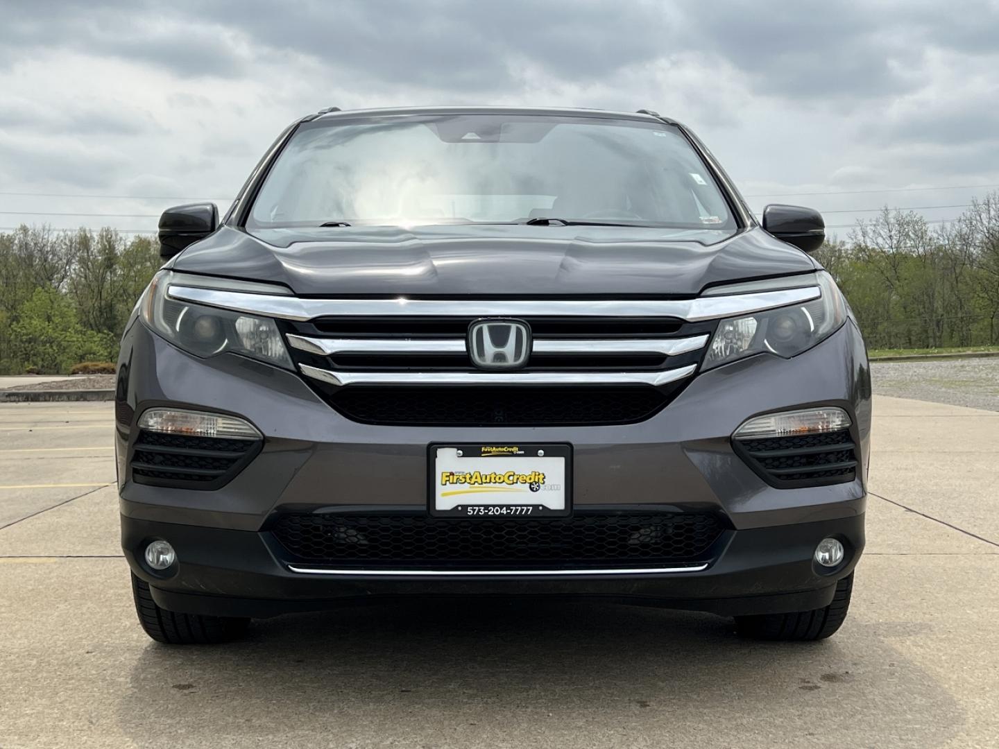 2017 GRAY /Black Leather Honda Pilot Touring 4WD (5FNYF6H92HB) with an 3.5L V6 engine, Automatic transmission, located at 2990 Old Orchard Rd., Jackson, MO, 63755, 37.354214, -89.612106 - 2017 Honda Pilot Touring 157xxx miles All Wheel Drive 3.5L V6 Automatic Leather 3rd Row Power/Heated Seats Rear Entertainment Backup Camera Sunroof Bluetooth Remote Start Cruise Power Windows/Locks/Mirrors We have financing available and we accept trades! Fill out a credit application - Photo#14