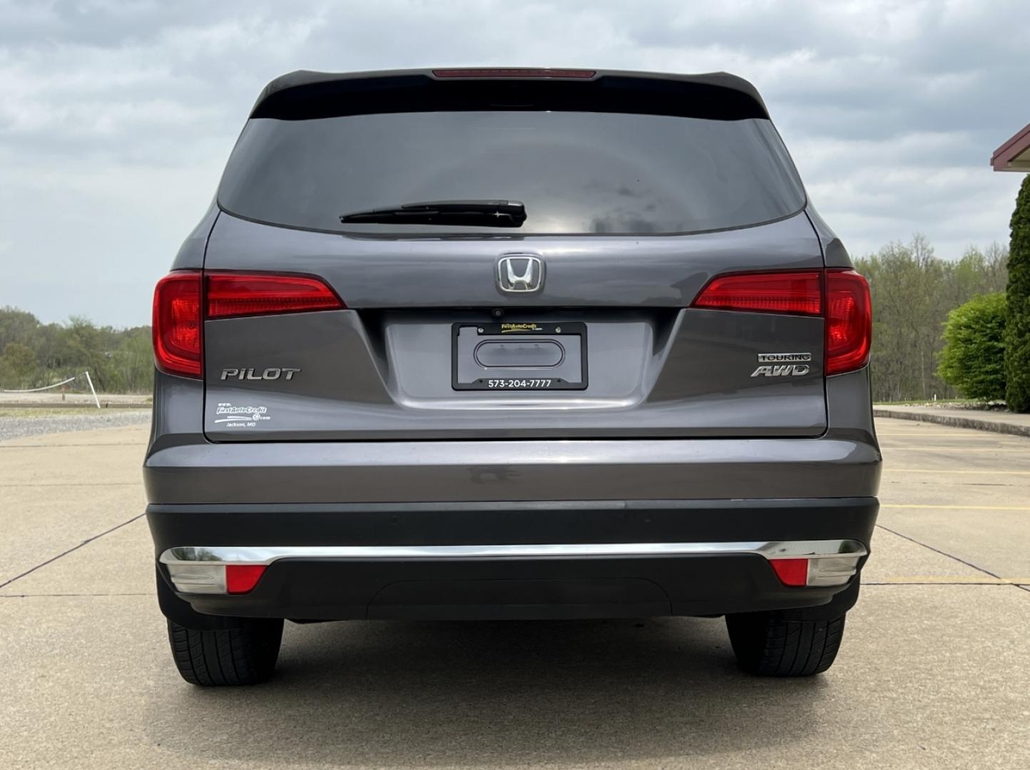 2017 GRAY /Black Leather Honda Pilot Touring 4WD (5FNYF6H92HB) with an 3.5L V6 engine, Automatic transmission, located at 2990 Old Orchard Rd., Jackson, MO, 63755, 37.354214, -89.612106 - 2017 Honda Pilot Touring 157xxx miles All Wheel Drive 3.5L V6 Automatic Leather 3rd Row Power/Heated Seats Rear Entertainment Backup Camera Sunroof Bluetooth Remote Start Cruise Power Windows/Locks/Mirrors We have financing available and we accept trades! Fill out a credit application - Photo#13