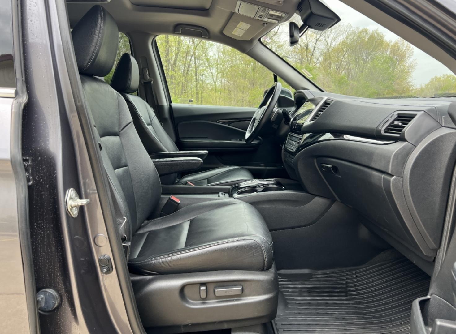 2017 GRAY /Black Leather Honda Pilot Touring 4WD (5FNYF6H92HB) with an 3.5L V6 engine, Automatic transmission, located at 2990 Old Orchard Rd., Jackson, MO, 63755, 37.354214, -89.612106 - 2017 Honda Pilot Touring 157xxx miles All Wheel Drive 3.5L V6 Automatic Leather 3rd Row Power/Heated Seats Rear Entertainment Backup Camera Sunroof Bluetooth Remote Start Cruise Power Windows/Locks/Mirrors We have financing available and we accept trades! Fill out a credit application - Photo#18