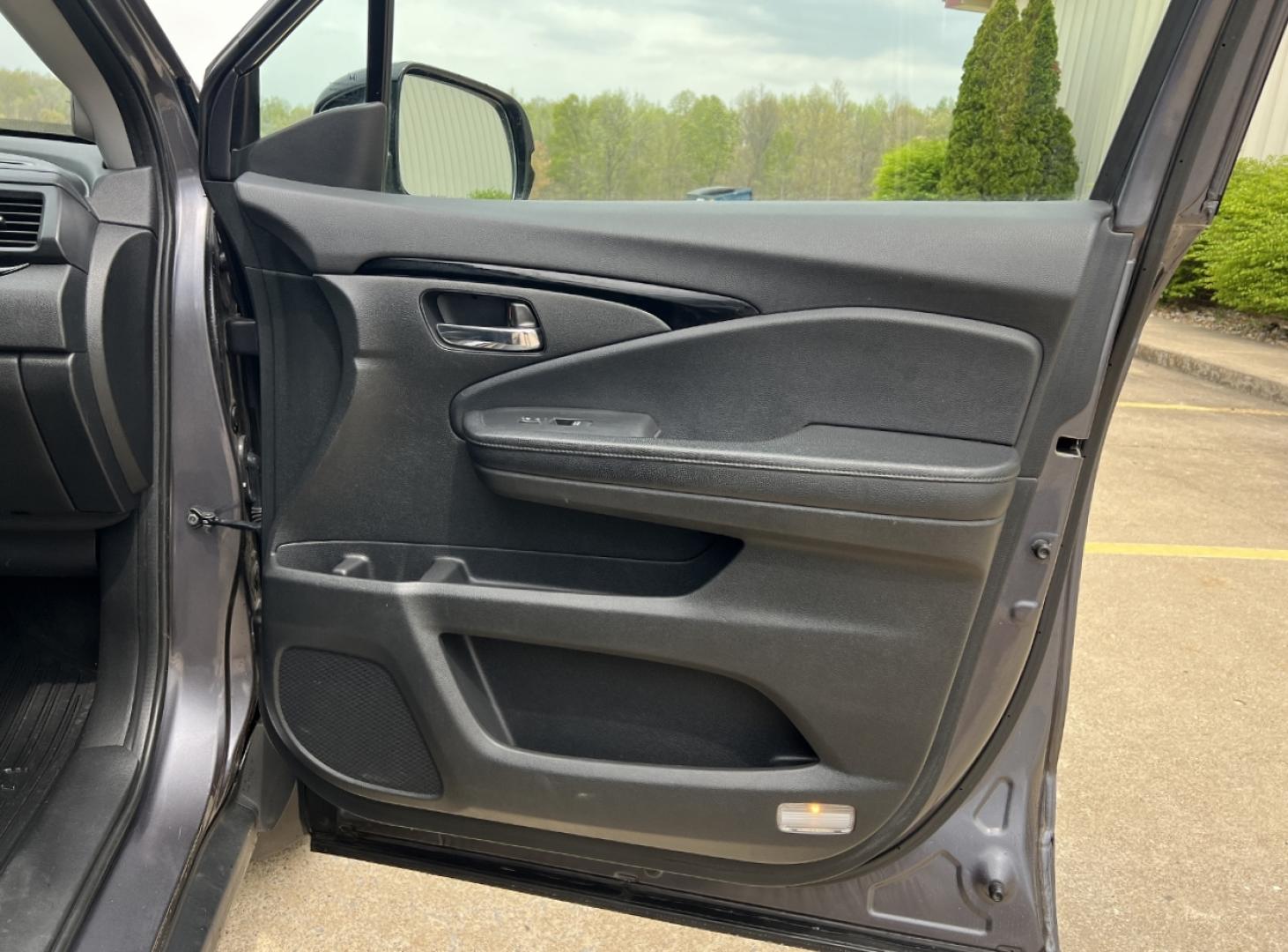 2017 GRAY /Black Leather Honda Pilot Touring 4WD (5FNYF6H92HB) with an 3.5L V6 engine, Automatic transmission, located at 2990 Old Orchard Rd., Jackson, MO, 63755, 37.354214, -89.612106 - 2017 Honda Pilot Touring 157xxx miles All Wheel Drive 3.5L V6 Automatic Leather 3rd Row Power/Heated Seats Rear Entertainment Backup Camera Sunroof Bluetooth Remote Start Cruise Power Windows/Locks/Mirrors We have financing available and we accept trades! Fill out a credit application - Photo#17