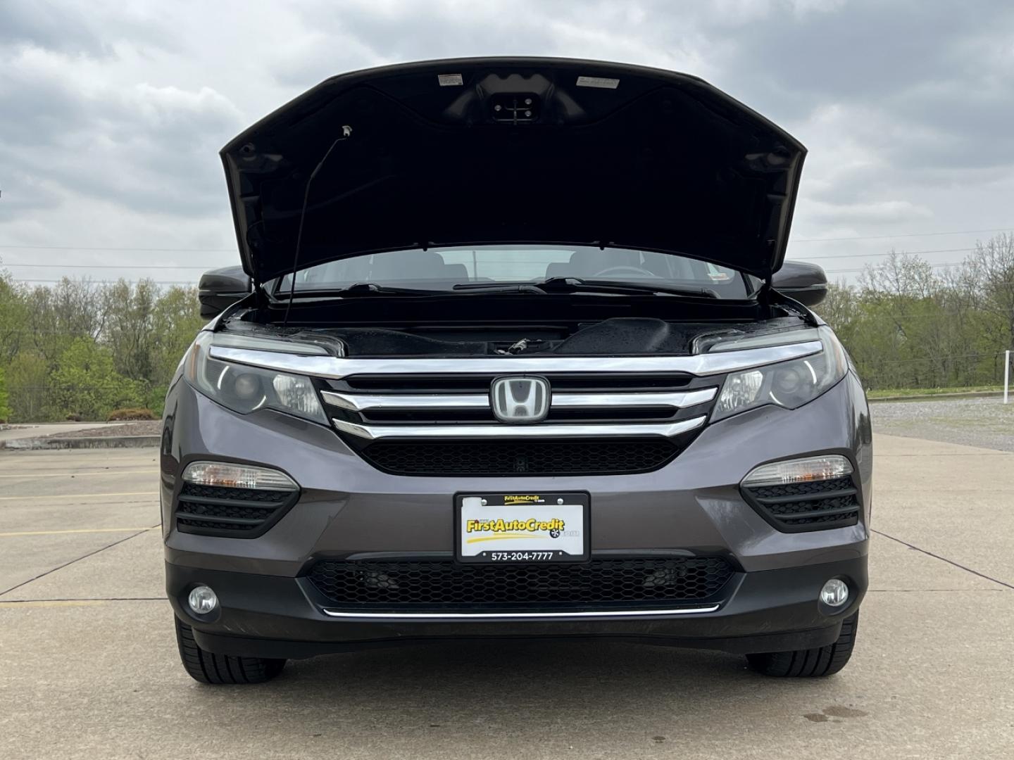 2017 GRAY /Black Leather Honda Pilot Touring 4WD (5FNYF6H92HB) with an 3.5L V6 engine, Automatic transmission, located at 2990 Old Orchard Rd., Jackson, MO, 63755, 37.354214, -89.612106 - 2017 Honda Pilot Touring 157xxx miles All Wheel Drive 3.5L V6 Automatic Leather 3rd Row Power/Heated Seats Rear Entertainment Backup Camera Sunroof Bluetooth Remote Start Cruise Power Windows/Locks/Mirrors We have financing available and we accept trades! Fill out a credit application - Photo#41