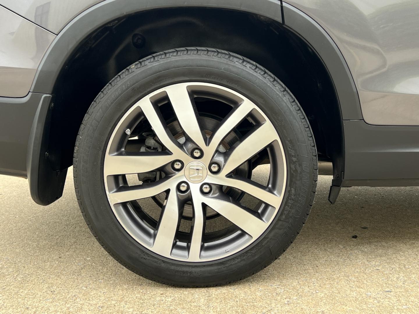 2017 GRAY /Black Leather Honda Pilot Touring 4WD (5FNYF6H92HB) with an 3.5L V6 engine, Automatic transmission, located at 2990 Old Orchard Rd., Jackson, MO, 63755, 37.354214, -89.612106 - 2017 Honda Pilot Touring 157xxx miles All Wheel Drive 3.5L V6 Automatic Leather 3rd Row Power/Heated Seats Rear Entertainment Backup Camera Sunroof Bluetooth Remote Start Cruise Power Windows/Locks/Mirrors We have financing available and we accept trades! Fill out a credit application - Photo#46