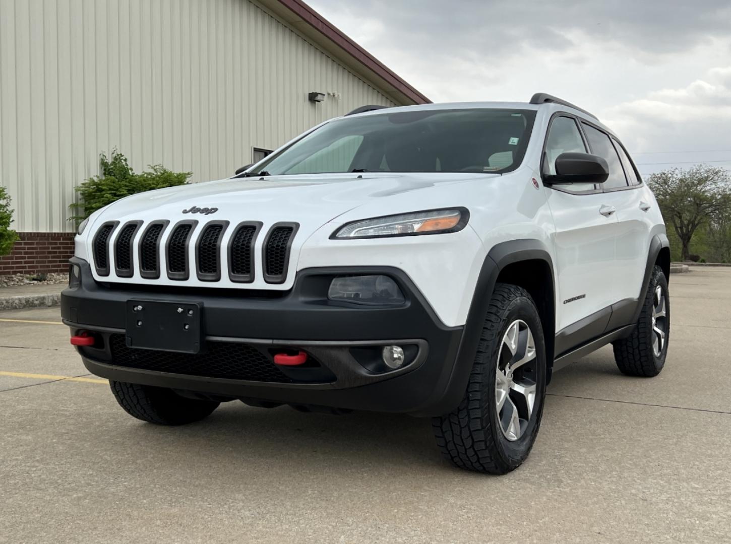 2014 WHITE /Brown Leather Jeep Cherokee Trailhawk 4WD (1C4PJMBS0EW) with an 3.2L V6 engine, Automatic transmission, located at 2990 Old Orchard Rd., Jackson, MO, 63755, 37.354214, -89.612106 - 2014 Jeep Cherokee Trailhawk 138xxx miles 4 Wheel Drive 3.2L V6 Automatic Leather Navigation Backup Camera Power Driver Seat Heated Seats Heated Steering Wheel Sunroof Bluetooth Remote Start Cruise Power Windows/Locks/Mirrors We have financing available and we accept trades! Fill out - Photo#9