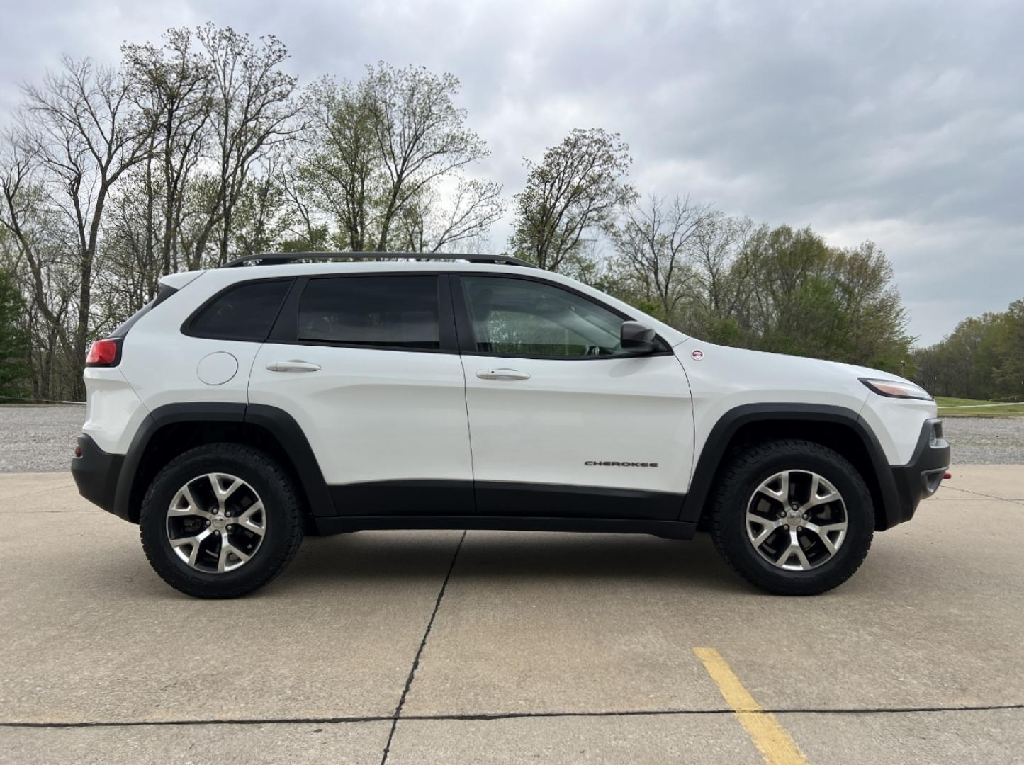 2014 WHITE /Brown Leather Jeep Cherokee Trailhawk 4WD (1C4PJMBS0EW) with an 3.2L V6 engine, Automatic transmission, located at 2990 Old Orchard Rd., Jackson, MO, 63755, 37.354214, -89.612106 - 2014 Jeep Cherokee Trailhawk 138xxx miles 4 Wheel Drive 3.2L V6 Automatic Leather Navigation Backup Camera Power Driver Seat Heated Seats Heated Steering Wheel Sunroof Bluetooth Remote Start Cruise Power Windows/Locks/Mirrors We have financing available and we accept trades! Fill out - Photo#13