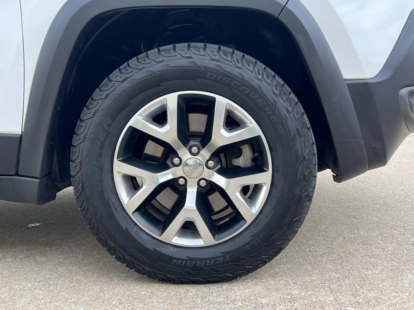 2014 WHITE /Brown Leather Jeep Cherokee Trailhawk 4WD (1C4PJMBS0EW) with an 3.2L V6 engine, Automatic transmission, located at 2990 Old Orchard Rd., Jackson, MO, 63755, 37.354214, -89.612106 - 2014 Jeep Cherokee Trailhawk 138xxx miles 4 Wheel Drive 3.2L V6 Automatic Leather Navigation Backup Camera Power Driver Seat Heated Seats Heated Steering Wheel Sunroof Bluetooth Remote Start Cruise Power Windows/Locks/Mirrors We have financing available and we accept trades! Fill out - Photo#43