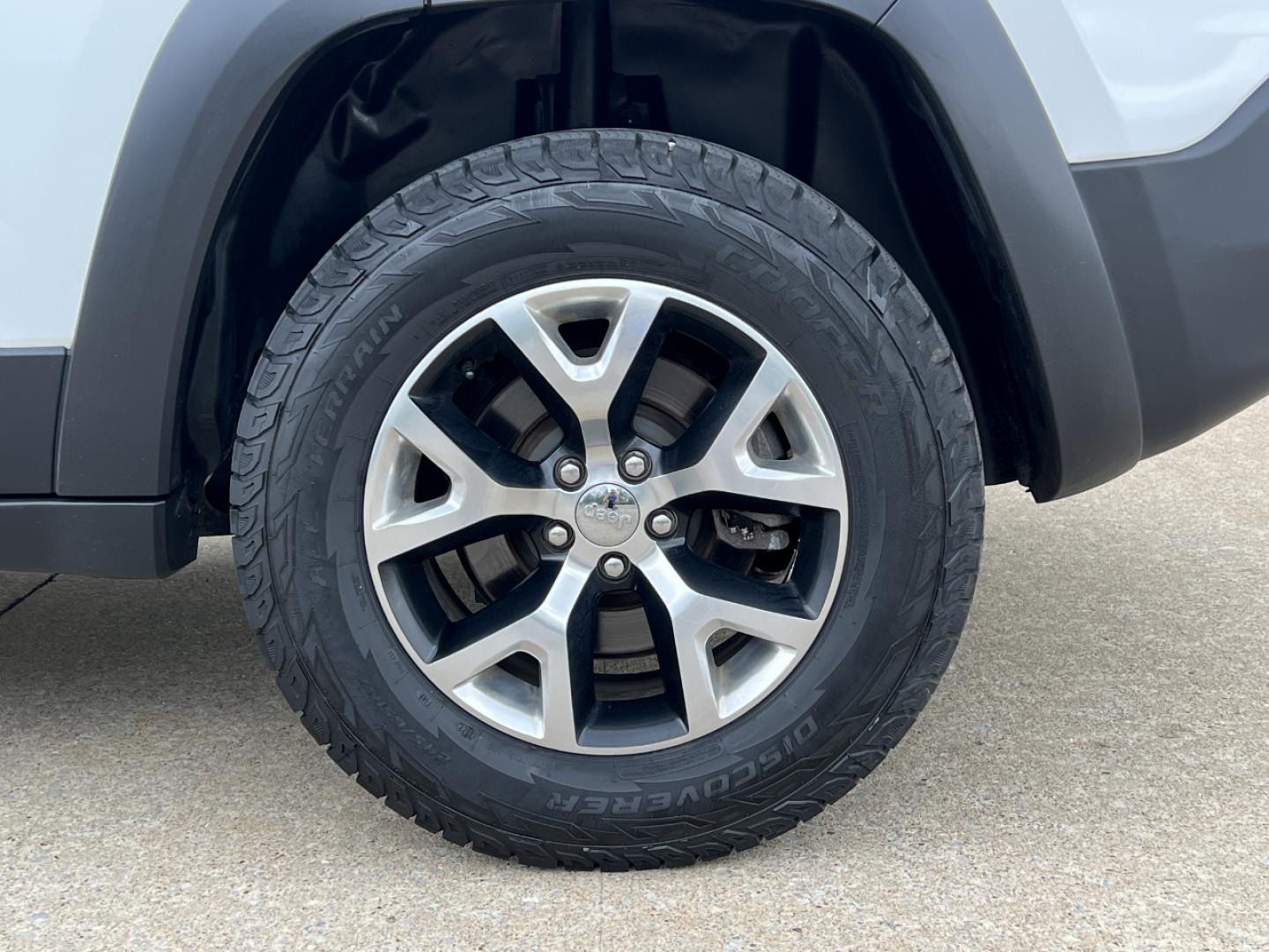 2014 WHITE /Brown Leather Jeep Cherokee Trailhawk 4WD (1C4PJMBS0EW) with an 3.2L V6 engine, Automatic transmission, located at 2990 Old Orchard Rd., Jackson, MO, 63755, 37.354214, -89.612106 - 2014 Jeep Cherokee Trailhawk 138xxx miles 4 Wheel Drive 3.2L V6 Automatic Leather Navigation Backup Camera Power Driver Seat Heated Seats Heated Steering Wheel Sunroof Bluetooth Remote Start Cruise Power Windows/Locks/Mirrors We have financing available and we accept trades! Fill out - Photo#41