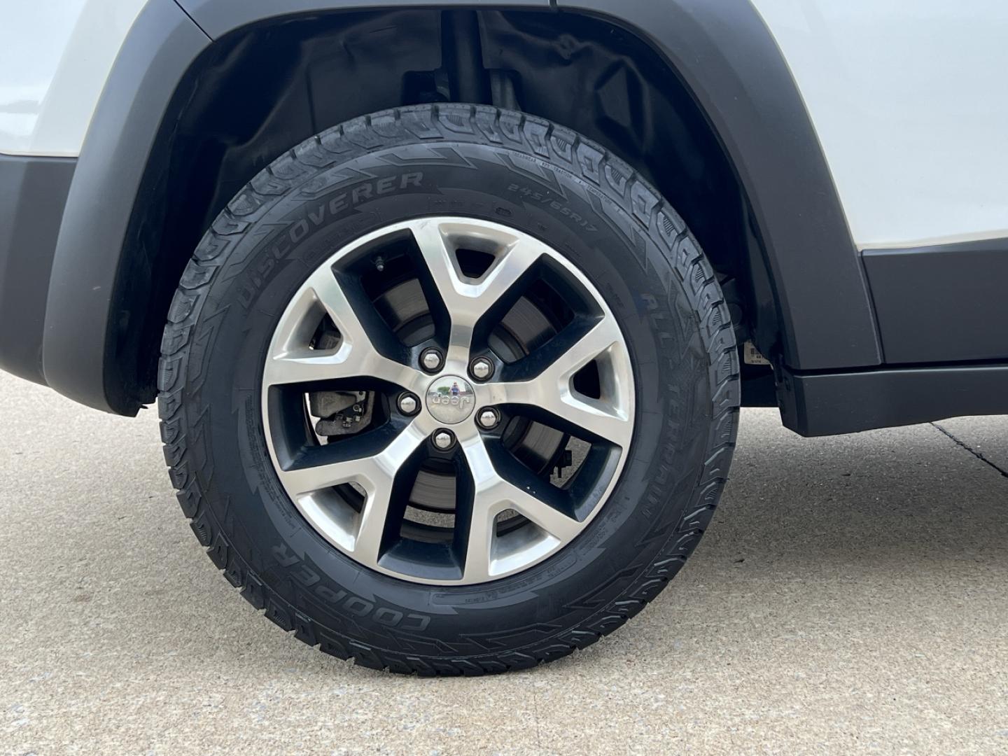 2014 WHITE /Brown Leather Jeep Cherokee Trailhawk 4WD (1C4PJMBS0EW) with an 3.2L V6 engine, Automatic transmission, located at 2990 Old Orchard Rd., Jackson, MO, 63755, 37.354214, -89.612106 - 2014 Jeep Cherokee Trailhawk 138xxx miles 4 Wheel Drive 3.2L V6 Automatic Leather Navigation Backup Camera Power Driver Seat Heated Seats Heated Steering Wheel Sunroof Bluetooth Remote Start Cruise Power Windows/Locks/Mirrors We have financing available and we accept trades! Fill out - Photo#42
