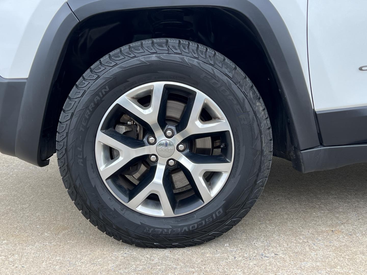 2014 WHITE /Brown Leather Jeep Cherokee Trailhawk 4WD (1C4PJMBS0EW) with an 3.2L V6 engine, Automatic transmission, located at 2990 Old Orchard Rd., Jackson, MO, 63755, 37.354214, -89.612106 - 2014 Jeep Cherokee Trailhawk 138xxx miles 4 Wheel Drive 3.2L V6 Automatic Leather Navigation Backup Camera Power Driver Seat Heated Seats Heated Steering Wheel Sunroof Bluetooth Remote Start Cruise Power Windows/Locks/Mirrors We have financing available and we accept trades! Fill out - Photo#39