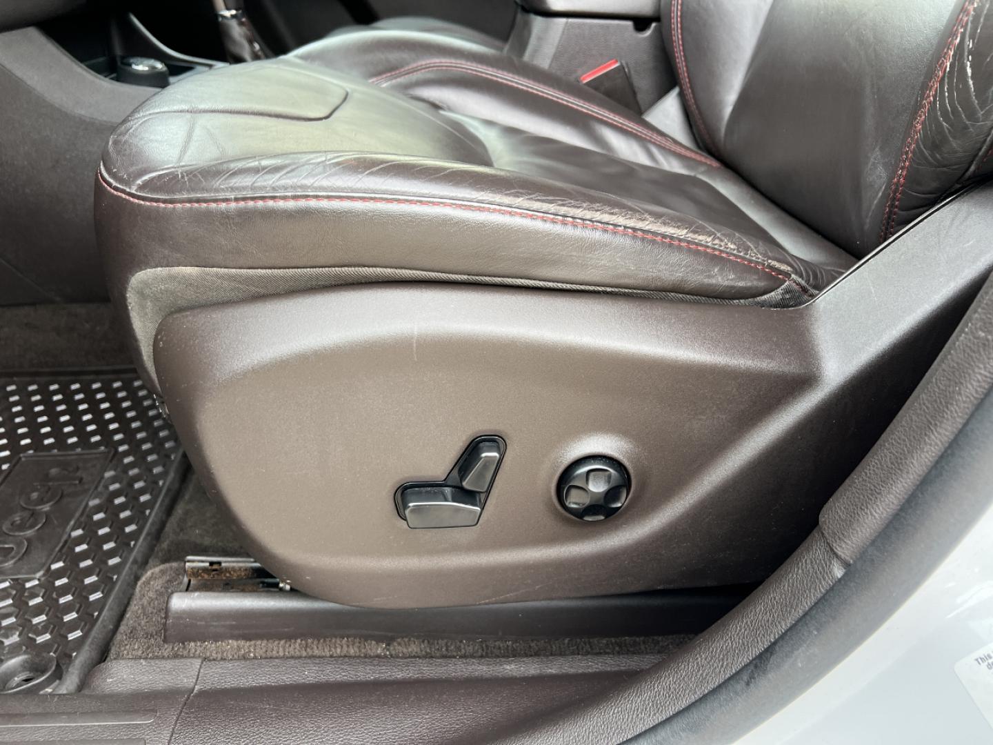 2014 WHITE /Brown Leather Jeep Cherokee Trailhawk 4WD (1C4PJMBS0EW) with an 3.2L V6 engine, Automatic transmission, located at 2990 Old Orchard Rd., Jackson, MO, 63755, 37.354214, -89.612106 - 2014 Jeep Cherokee Trailhawk 138xxx miles 4 Wheel Drive 3.2L V6 Automatic Leather Navigation Backup Camera Power Driver Seat Heated Seats Heated Steering Wheel Sunroof Bluetooth Remote Start Cruise Power Windows/Locks/Mirrors We have financing available and we accept trades! Fill out - Photo#7