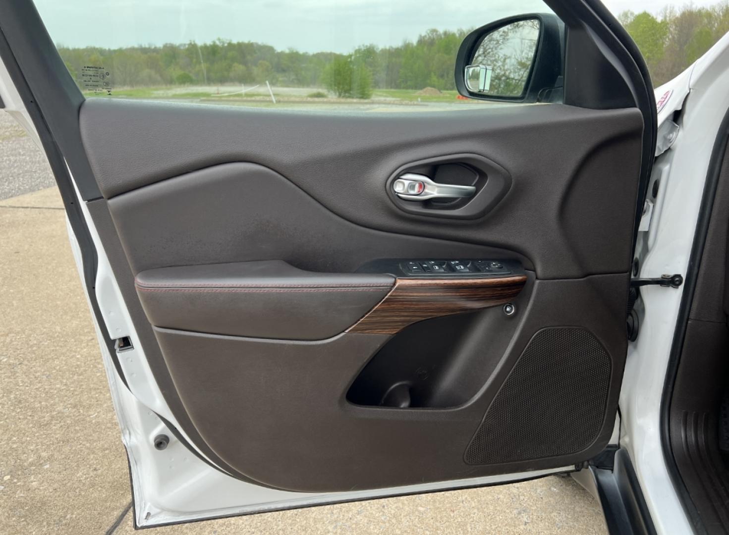 2014 WHITE /Brown Leather Jeep Cherokee Trailhawk 4WD (1C4PJMBS0EW) with an 3.2L V6 engine, Automatic transmission, located at 2990 Old Orchard Rd., Jackson, MO, 63755, 37.354214, -89.612106 - 2014 Jeep Cherokee Trailhawk 138xxx miles 4 Wheel Drive 3.2L V6 Automatic Leather Navigation Backup Camera Power Driver Seat Heated Seats Heated Steering Wheel Sunroof Bluetooth Remote Start Cruise Power Windows/Locks/Mirrors We have financing available and we accept trades! Fill out - Photo#16