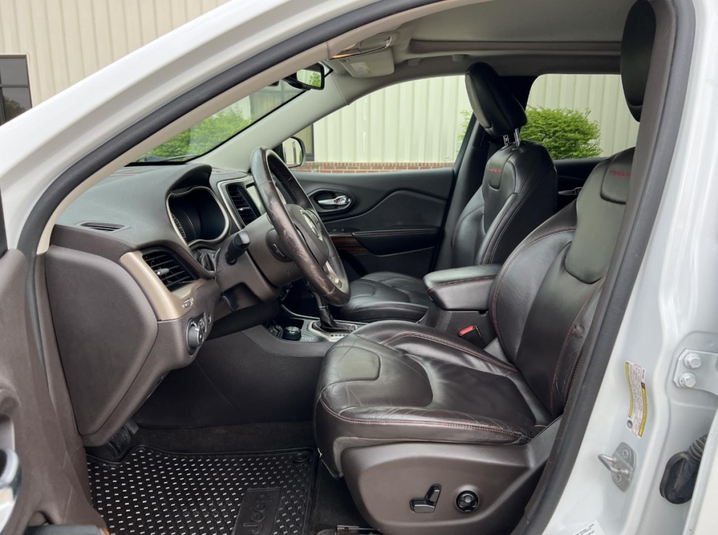 2014 WHITE /Brown Leather Jeep Cherokee Trailhawk 4WD (1C4PJMBS0EW) with an 3.2L V6 engine, Automatic transmission, located at 2990 Old Orchard Rd., Jackson, MO, 63755, 37.354214, -89.612106 - 2014 Jeep Cherokee Trailhawk 138xxx miles 4 Wheel Drive 3.2L V6 Automatic Leather Navigation Backup Camera Power Driver Seat Heated Seats Heated Steering Wheel Sunroof Bluetooth Remote Start Cruise Power Windows/Locks/Mirrors We have financing available and we accept trades! Fill out - Photo#17