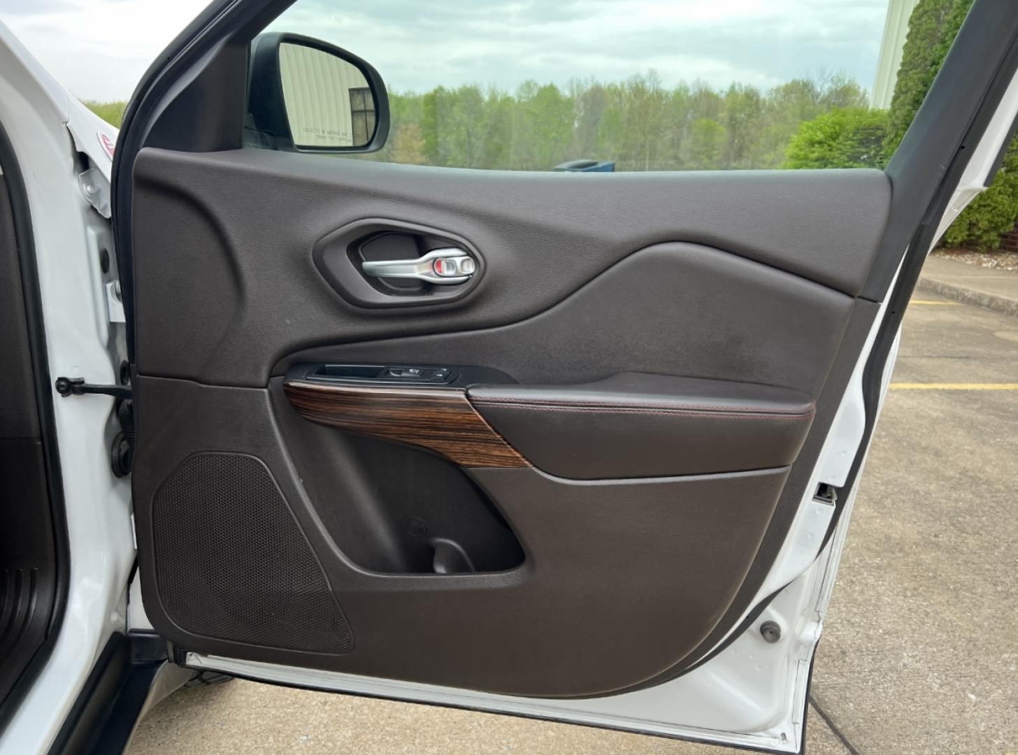 2014 WHITE /Brown Leather Jeep Cherokee Trailhawk 4WD (1C4PJMBS0EW) with an 3.2L V6 engine, Automatic transmission, located at 2990 Old Orchard Rd., Jackson, MO, 63755, 37.354214, -89.612106 - 2014 Jeep Cherokee Trailhawk 138xxx miles 4 Wheel Drive 3.2L V6 Automatic Leather Navigation Backup Camera Power Driver Seat Heated Seats Heated Steering Wheel Sunroof Bluetooth Remote Start Cruise Power Windows/Locks/Mirrors We have financing available and we accept trades! Fill out - Photo#18