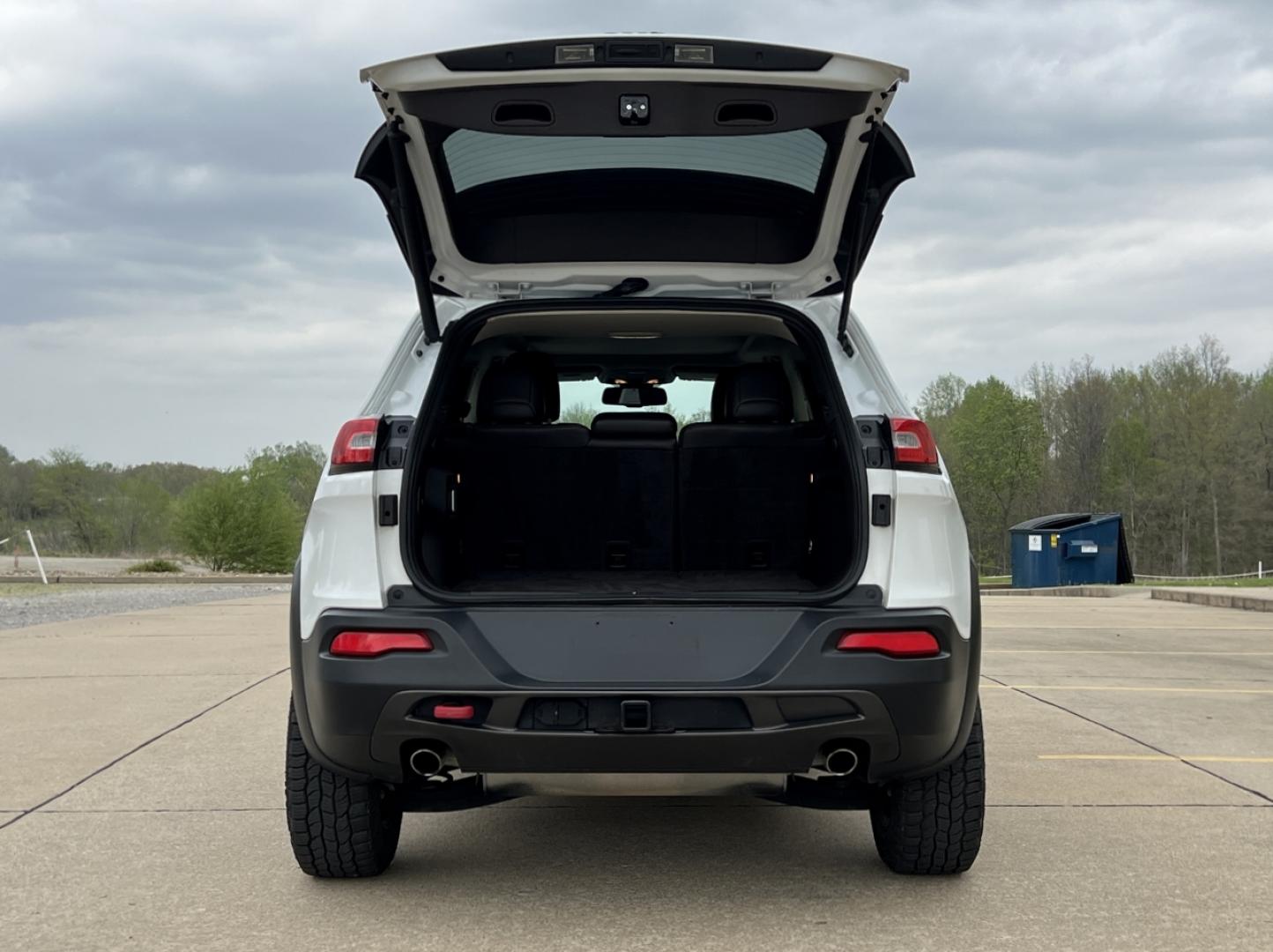 2014 WHITE /Brown Leather Jeep Cherokee Trailhawk 4WD (1C4PJMBS0EW) with an 3.2L V6 engine, Automatic transmission, located at 2990 Old Orchard Rd., Jackson, MO, 63755, 37.354214, -89.612106 - 2014 Jeep Cherokee Trailhawk 138xxx miles 4 Wheel Drive 3.2L V6 Automatic Leather Navigation Backup Camera Power Driver Seat Heated Seats Heated Steering Wheel Sunroof Bluetooth Remote Start Cruise Power Windows/Locks/Mirrors We have financing available and we accept trades! Fill out - Photo#22