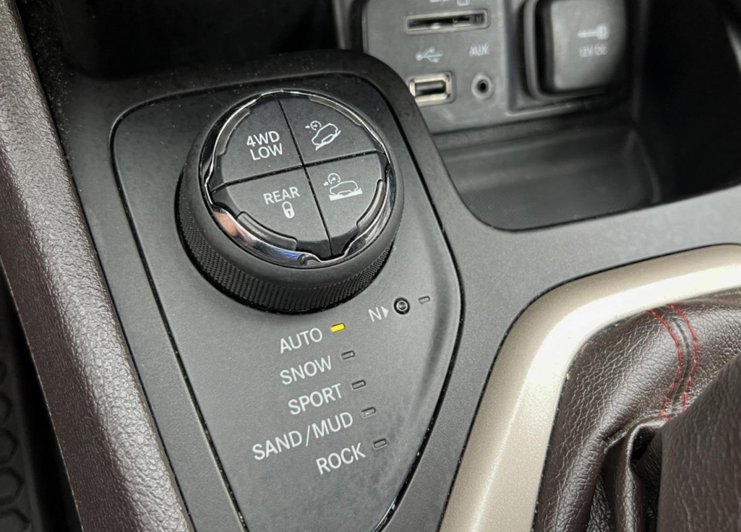 2014 WHITE /Brown Leather Jeep Cherokee Trailhawk 4WD (1C4PJMBS0EW) with an 3.2L V6 engine, Automatic transmission, located at 2990 Old Orchard Rd., Jackson, MO, 63755, 37.354214, -89.612106 - 2014 Jeep Cherokee Trailhawk 138xxx miles 4 Wheel Drive 3.2L V6 Automatic Leather Navigation Backup Camera Power Driver Seat Heated Seats Heated Steering Wheel Sunroof Bluetooth Remote Start Cruise Power Windows/Locks/Mirrors We have financing available and we accept trades! Fill out - Photo#2