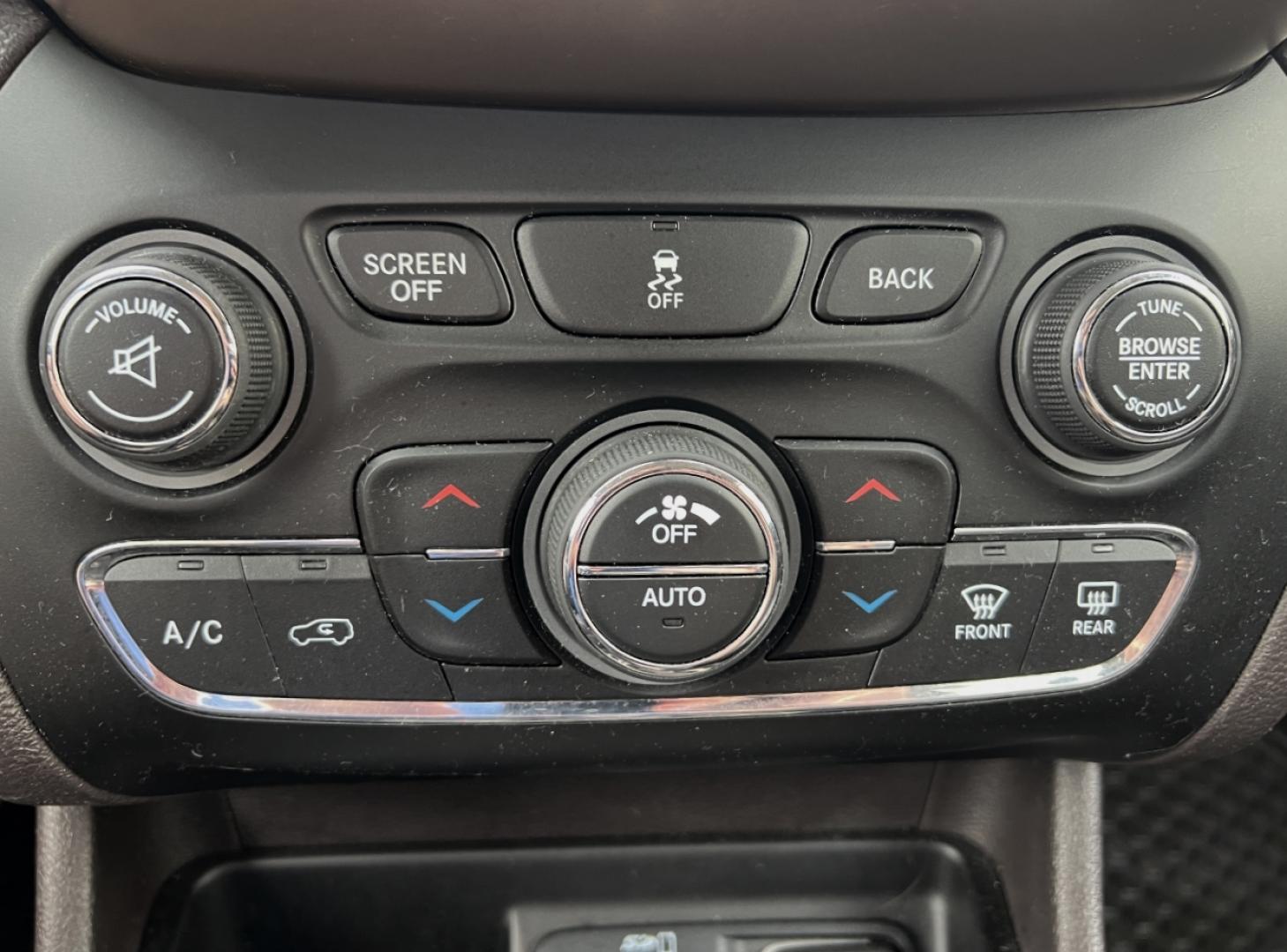 2014 WHITE /Brown Leather Jeep Cherokee Trailhawk 4WD (1C4PJMBS0EW) with an 3.2L V6 engine, Automatic transmission, located at 2990 Old Orchard Rd., Jackson, MO, 63755, 37.354214, -89.612106 - 2014 Jeep Cherokee Trailhawk 138xxx miles 4 Wheel Drive 3.2L V6 Automatic Leather Navigation Backup Camera Power Driver Seat Heated Seats Heated Steering Wheel Sunroof Bluetooth Remote Start Cruise Power Windows/Locks/Mirrors We have financing available and we accept trades! Fill out - Photo#30