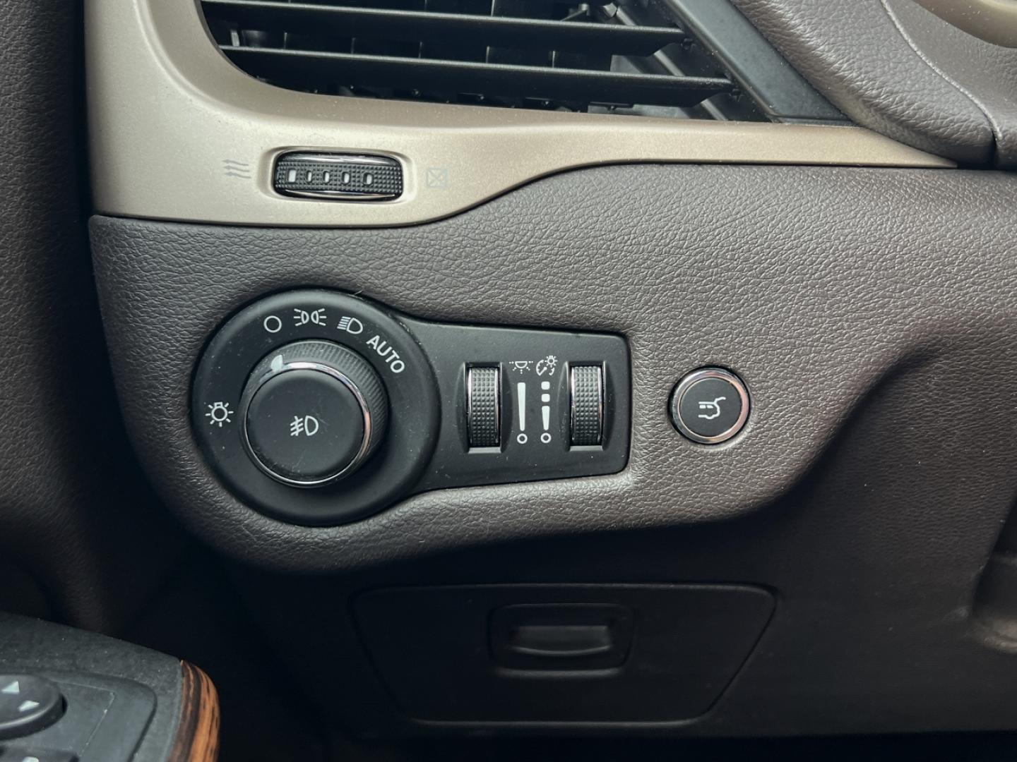 2014 WHITE /Brown Leather Jeep Cherokee Trailhawk 4WD (1C4PJMBS0EW) with an 3.2L V6 engine, Automatic transmission, located at 2990 Old Orchard Rd., Jackson, MO, 63755, 37.354214, -89.612106 - 2014 Jeep Cherokee Trailhawk 138xxx miles 4 Wheel Drive 3.2L V6 Automatic Leather Navigation Backup Camera Power Driver Seat Heated Seats Heated Steering Wheel Sunroof Bluetooth Remote Start Cruise Power Windows/Locks/Mirrors We have financing available and we accept trades! Fill out - Photo#35