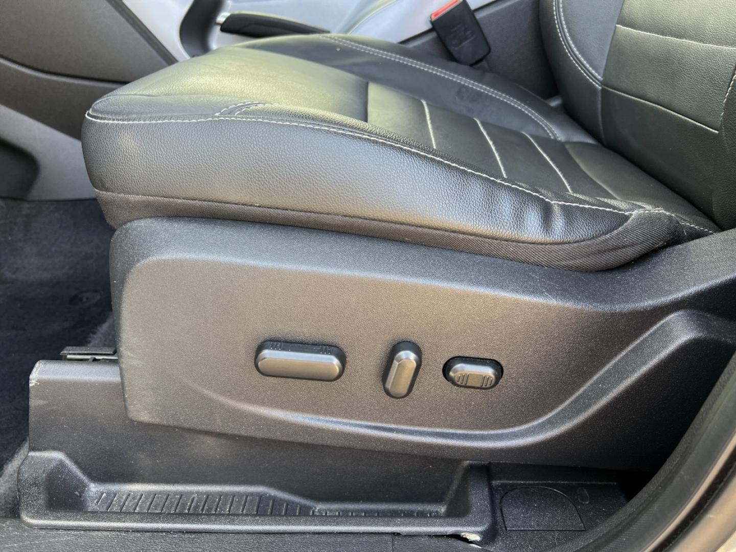 2014 GRAY /Black Leather Ford Escape SE FWD (1FMCU0GX1EU) with an 1.6L 4 Cyl. engine, Automatic transmission, located at 2990 Old Orchard Rd., Jackson, MO, 63755, 37.354214, -89.612106 - 2014 Ford Escape SE Only 90xxx miles Front Wheel Drive 1.6L 4 Cyl. Automatic Leather Power Driver Seat Heated Seats Backup Camera Bluetooth Cruise Power Windows/Locks/Mirrors We have financing available and we accept trades! Fill out a credit application on our website or come by today! - Photo#5