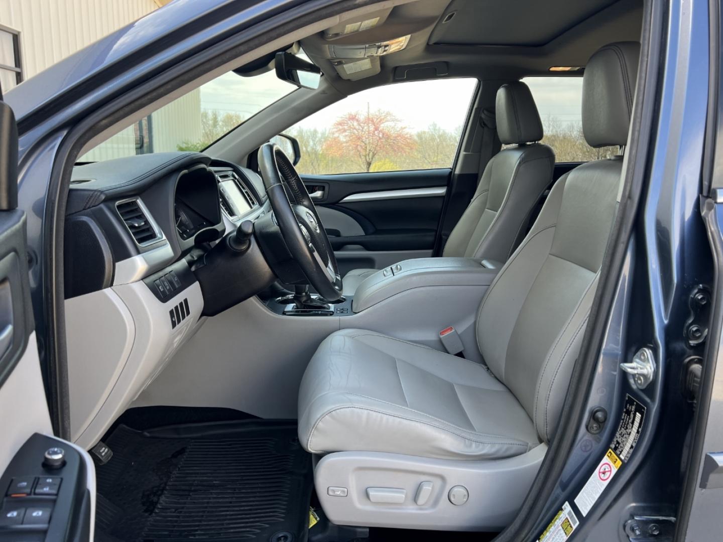 2017 BLUE /Tan Leather Toyota Highlander XLE AWD V6 (5TDJZRFH6HS) with an 3.5L V6 engine, Automatic transmission, located at 2990 Old Orchard Rd., Jackson, MO, 63755, 37.354214, -89.612106 - 2017 Toyota Highlander SE Local 1-Owner 140xxx miles All Wheel Drive 3.5L V6 Automatic Leather 3rd Row Navigation Power/Heated Seats Backup Camera Sunroof Bluetooth Cruise Power Windows/Locks/Mirrors We have financing available and we accept trades! Fill out a credit application on ou - Photo#14