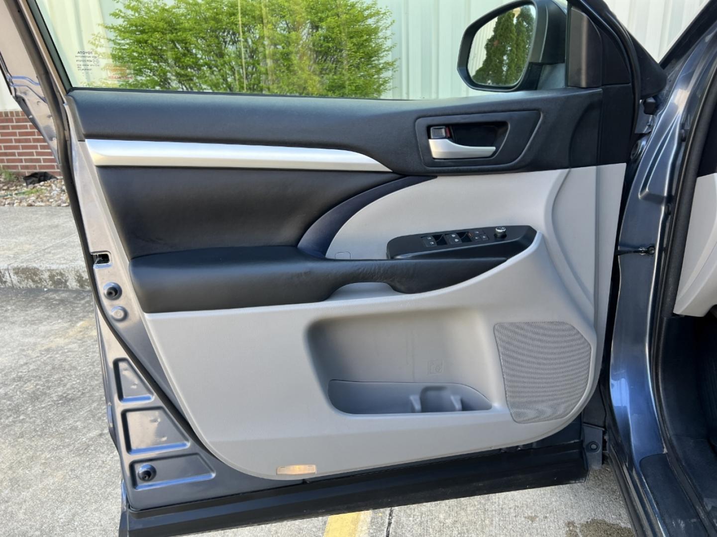 2017 BLUE /Tan Leather Toyota Highlander XLE AWD V6 (5TDJZRFH6HS) with an 3.5L V6 engine, Automatic transmission, located at 2990 Old Orchard Rd., Jackson, MO, 63755, 37.354214, -89.612106 - 2017 Toyota Highlander SE Local 1-Owner 140xxx miles All Wheel Drive 3.5L V6 Automatic Leather 3rd Row Navigation Power/Heated Seats Backup Camera Sunroof Bluetooth Cruise Power Windows/Locks/Mirrors We have financing available and we accept trades! Fill out a credit application on ou - Photo#13