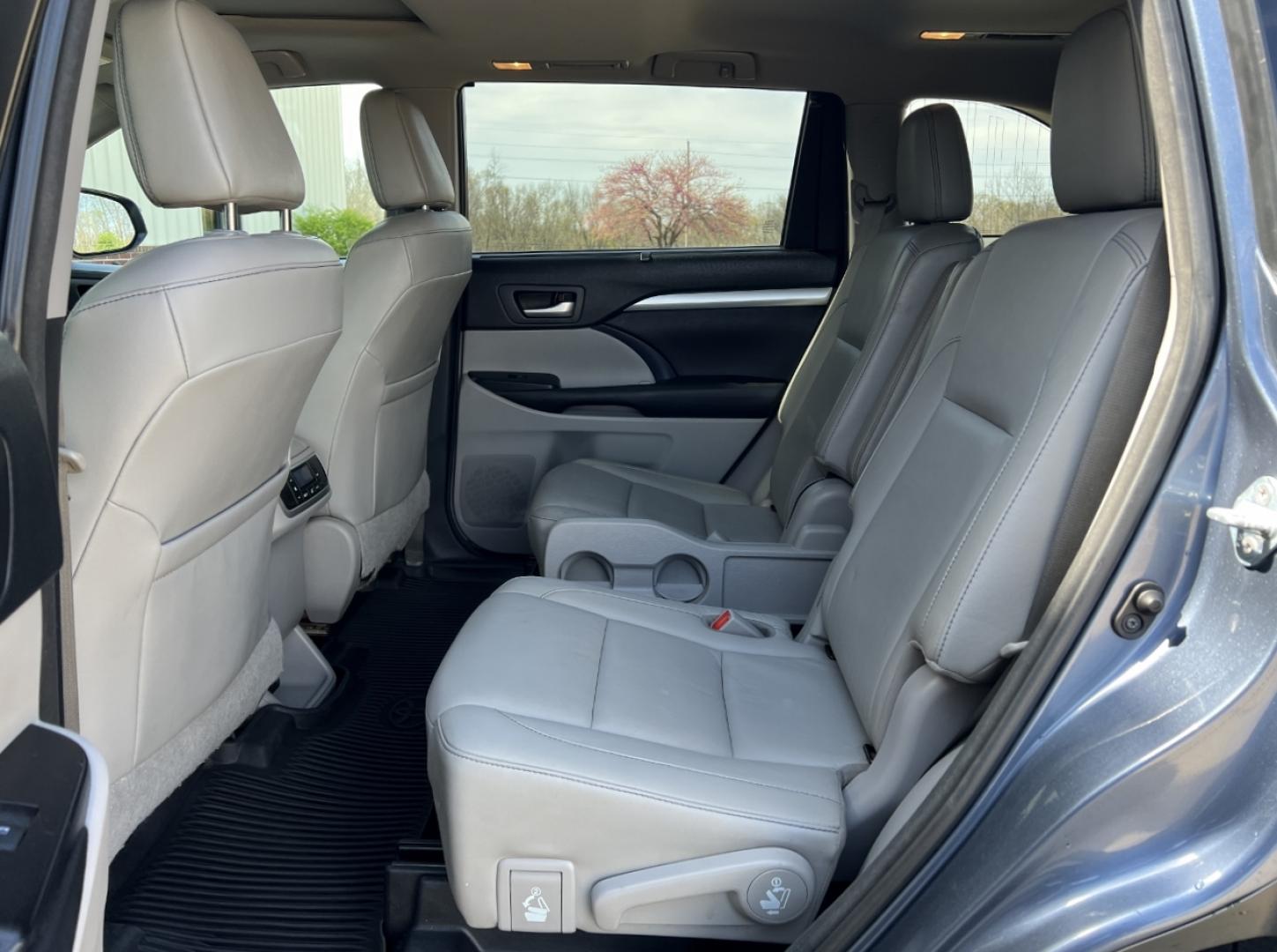 2017 BLUE /Tan Leather Toyota Highlander XLE AWD V6 (5TDJZRFH6HS) with an 3.5L V6 engine, Automatic transmission, located at 2990 Old Orchard Rd., Jackson, MO, 63755, 37.354214, -89.612106 - 2017 Toyota Highlander SE Local 1-Owner 140xxx miles All Wheel Drive 3.5L V6 Automatic Leather 3rd Row Navigation Power/Heated Seats Backup Camera Sunroof Bluetooth Cruise Power Windows/Locks/Mirrors We have financing available and we accept trades! Fill out a credit application on ou - Photo#17