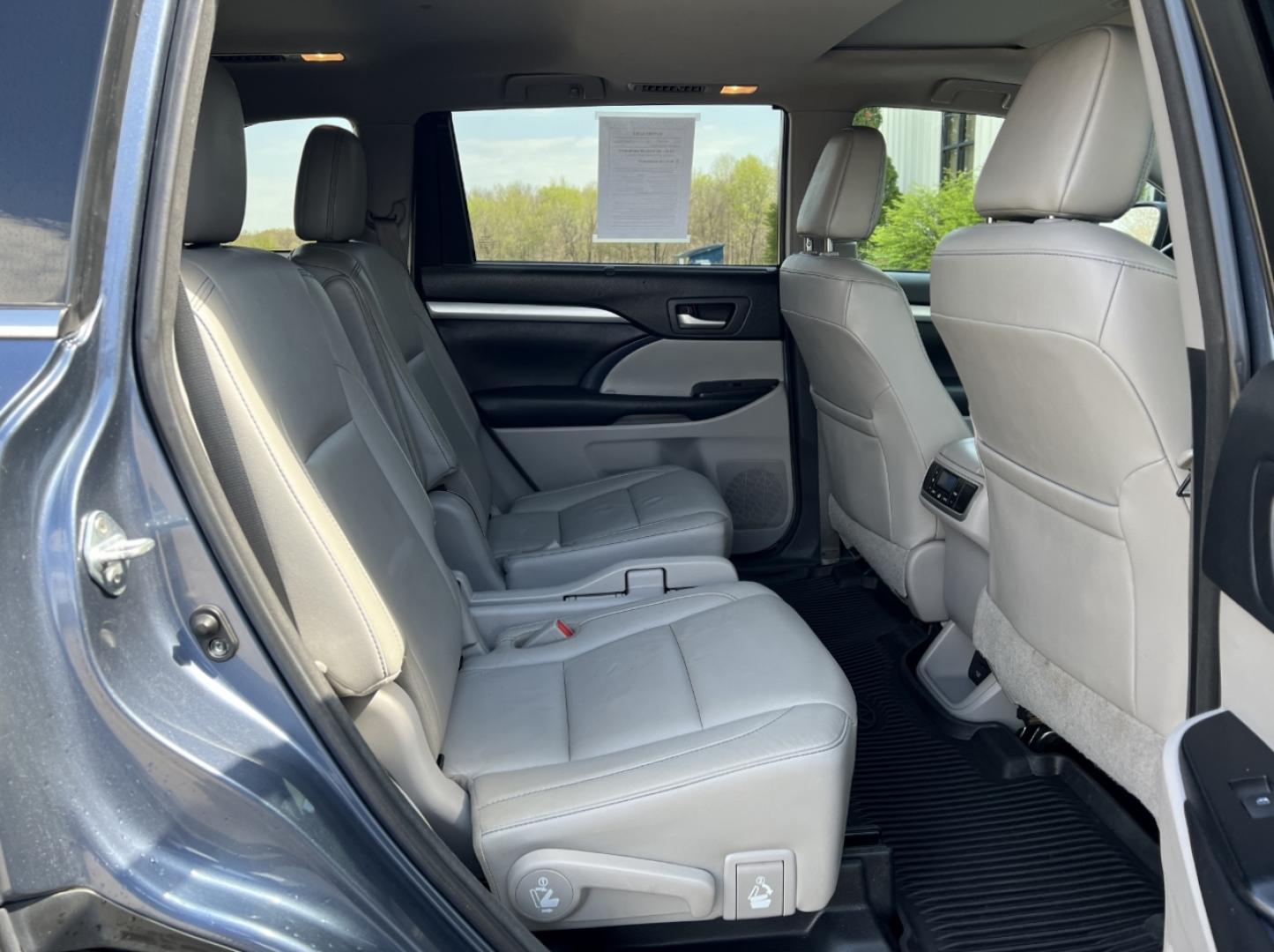 2017 BLUE /Tan Leather Toyota Highlander XLE AWD V6 (5TDJZRFH6HS) with an 3.5L V6 engine, Automatic transmission, located at 2990 Old Orchard Rd., Jackson, MO, 63755, 37.354214, -89.612106 - 2017 Toyota Highlander SE Local 1-Owner 140xxx miles All Wheel Drive 3.5L V6 Automatic Leather 3rd Row Navigation Power/Heated Seats Backup Camera Sunroof Bluetooth Cruise Power Windows/Locks/Mirrors We have financing available and we accept trades! Fill out a credit application on ou - Photo#18