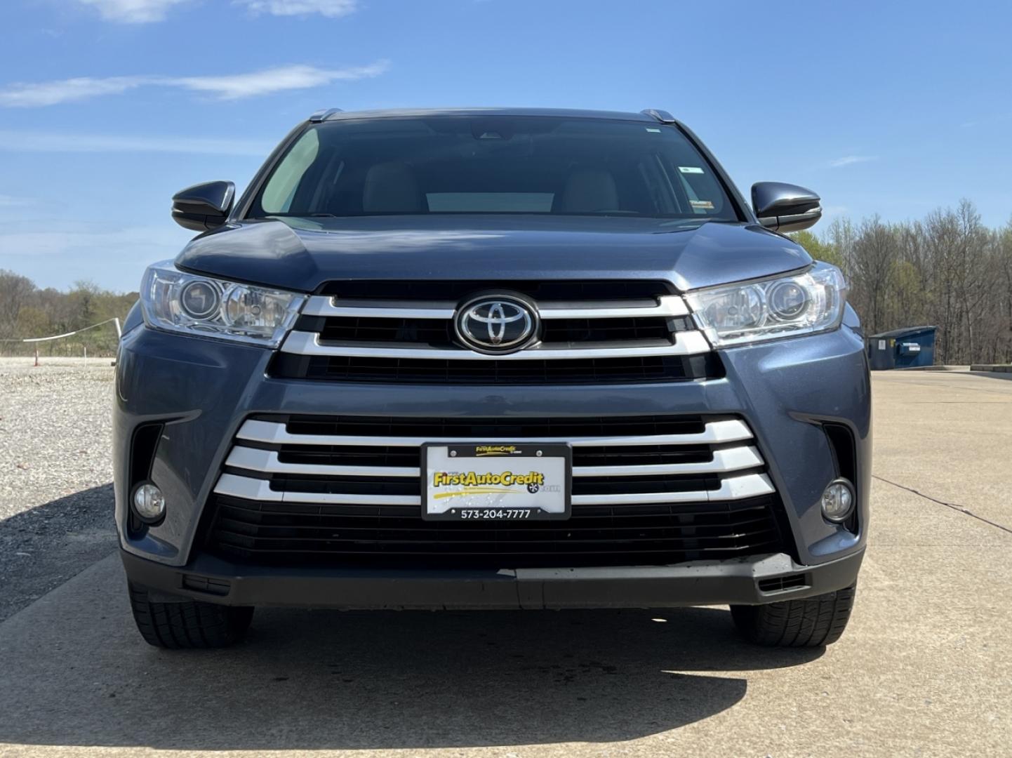2017 BLUE /Tan Leather Toyota Highlander XLE AWD V6 (5TDJZRFH6HS) with an 3.5L V6 engine, Automatic transmission, located at 2990 Old Orchard Rd., Jackson, MO, 63755, 37.354214, -89.612106 - 2017 Toyota Highlander SE Local 1-Owner 140xxx miles All Wheel Drive 3.5L V6 Automatic Leather 3rd Row Navigation Power/Heated Seats Backup Camera Sunroof Bluetooth Cruise Power Windows/Locks/Mirrors We have financing available and we accept trades! Fill out a credit application on ou - Photo#12