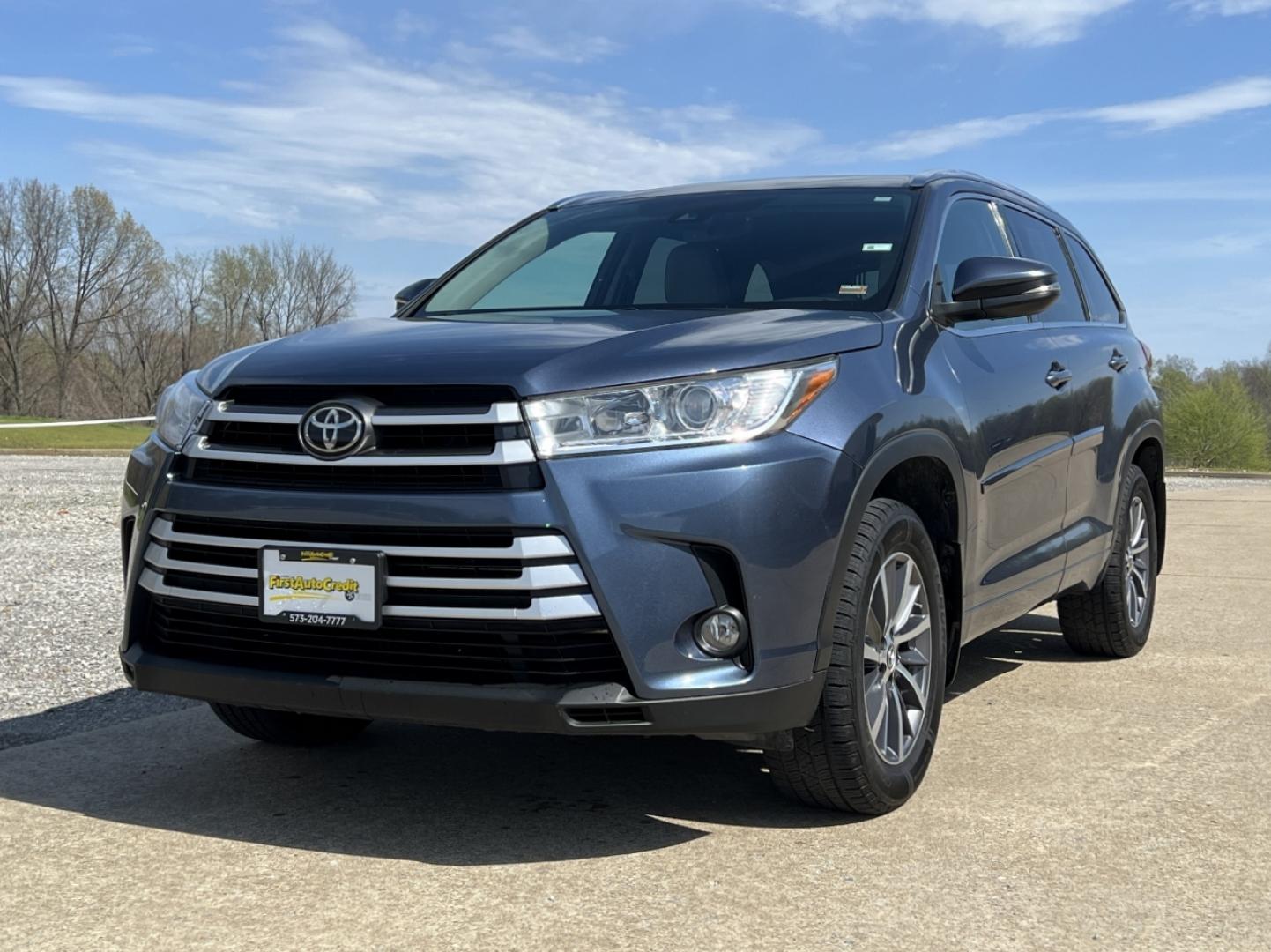 2017 BLUE /Tan Leather Toyota Highlander XLE AWD V6 (5TDJZRFH6HS) with an 3.5L V6 engine, Automatic transmission, located at 2990 Old Orchard Rd., Jackson, MO, 63755, 37.354214, -89.612106 - 2017 Toyota Highlander SE Local 1-Owner 140xxx miles All Wheel Drive 3.5L V6 Automatic Leather 3rd Row Navigation Power/Heated Seats Backup Camera Sunroof Bluetooth Cruise Power Windows/Locks/Mirrors We have financing available and we accept trades! Fill out a credit application on ou - Photo#7