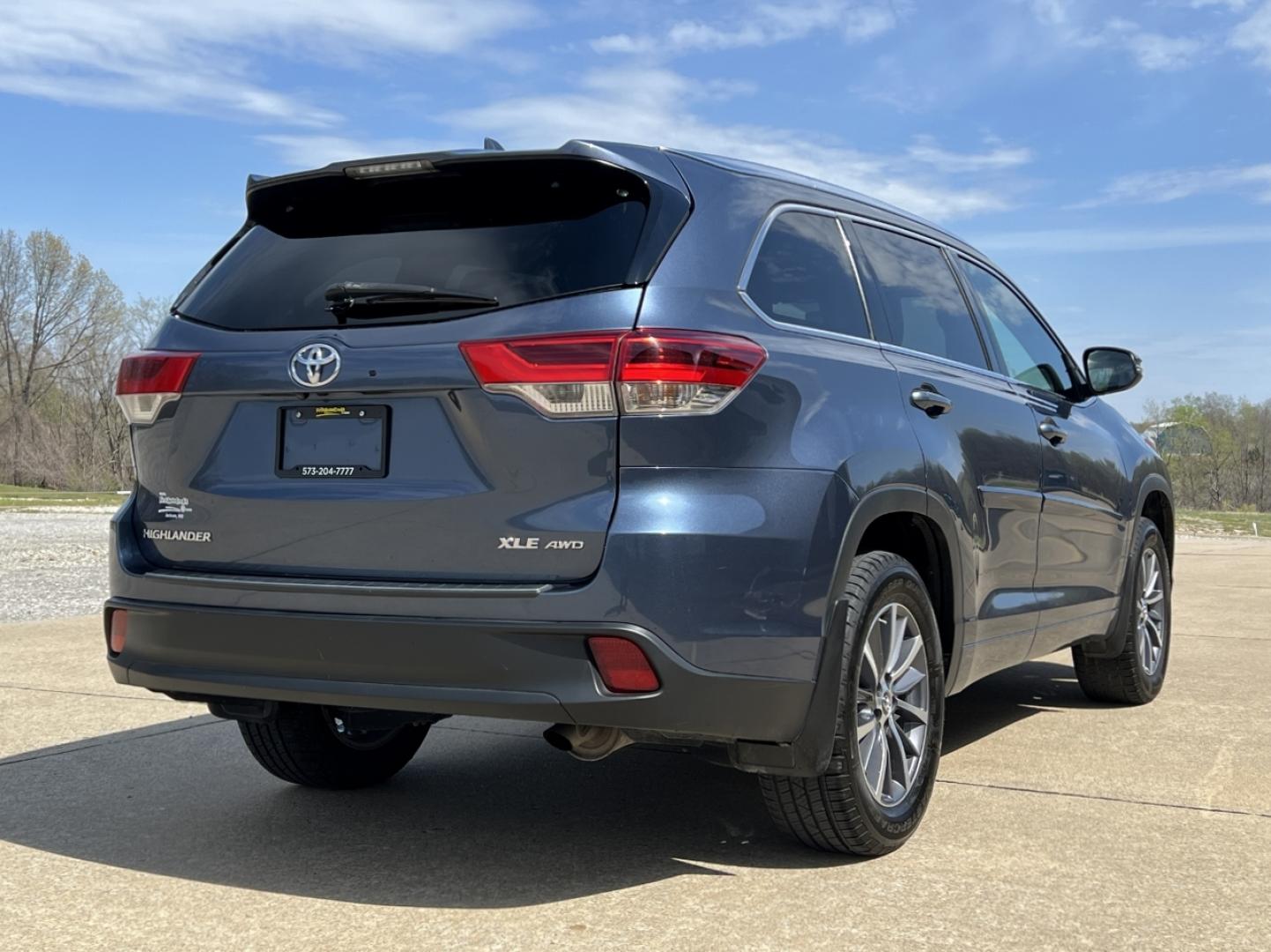 2017 BLUE /Tan Leather Toyota Highlander XLE AWD V6 (5TDJZRFH6HS) with an 3.5L V6 engine, Automatic transmission, located at 2990 Old Orchard Rd., Jackson, MO, 63755, 37.354214, -89.612106 - 2017 Toyota Highlander SE Local 1-Owner 140xxx miles All Wheel Drive 3.5L V6 Automatic Leather 3rd Row Navigation Power/Heated Seats Backup Camera Sunroof Bluetooth Cruise Power Windows/Locks/Mirrors We have financing available and we accept trades! Fill out a credit application on ou - Photo#10
