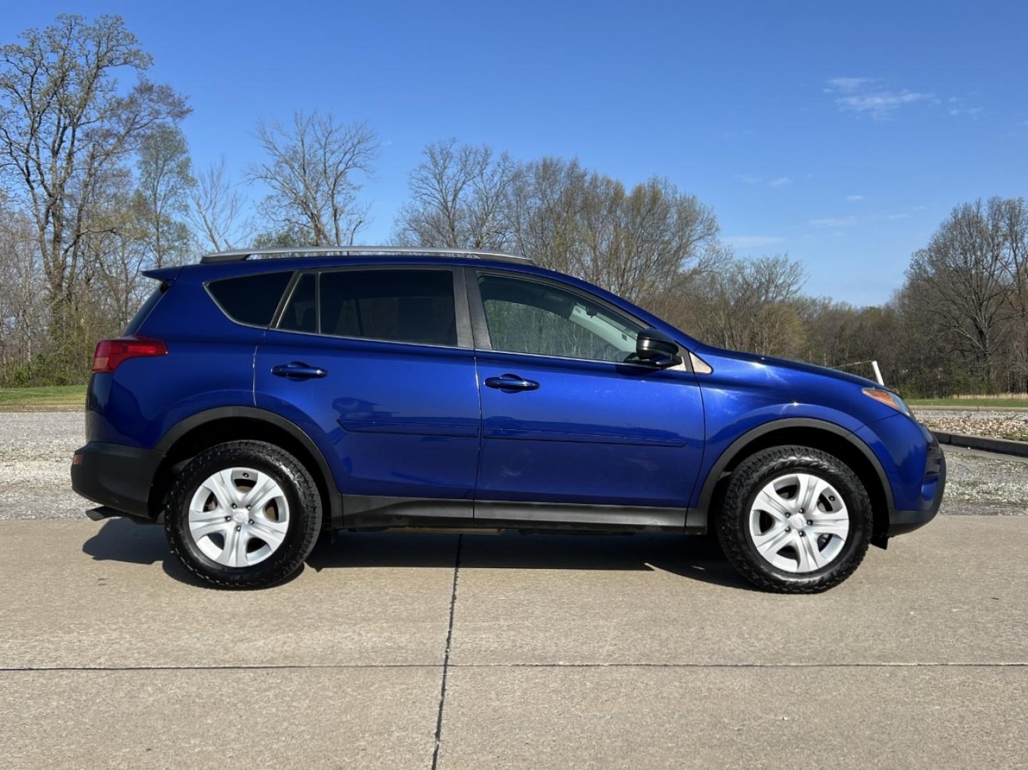 2015 BLUE /Black Cloth Toyota RAV4 LE AWD (2T3BFREV5FW) with an 2.5L 4 Cyl. engine, Automatic transmission, located at 2990 Old Orchard Rd., Jackson, MO, 63755, 37.354214, -89.612106 - 2015 Toyota RAV4 LE 153xxx miles All Wheel Drive 2.5L 4 Cyl. Automatic Backup Camera Bluetooth Cruise Power Windows/Locks/Mirrors We have financing available and we accept trades! Fill out a credit application on our website or come by today! If you have any questions, give us a call at (5 - Photo#5