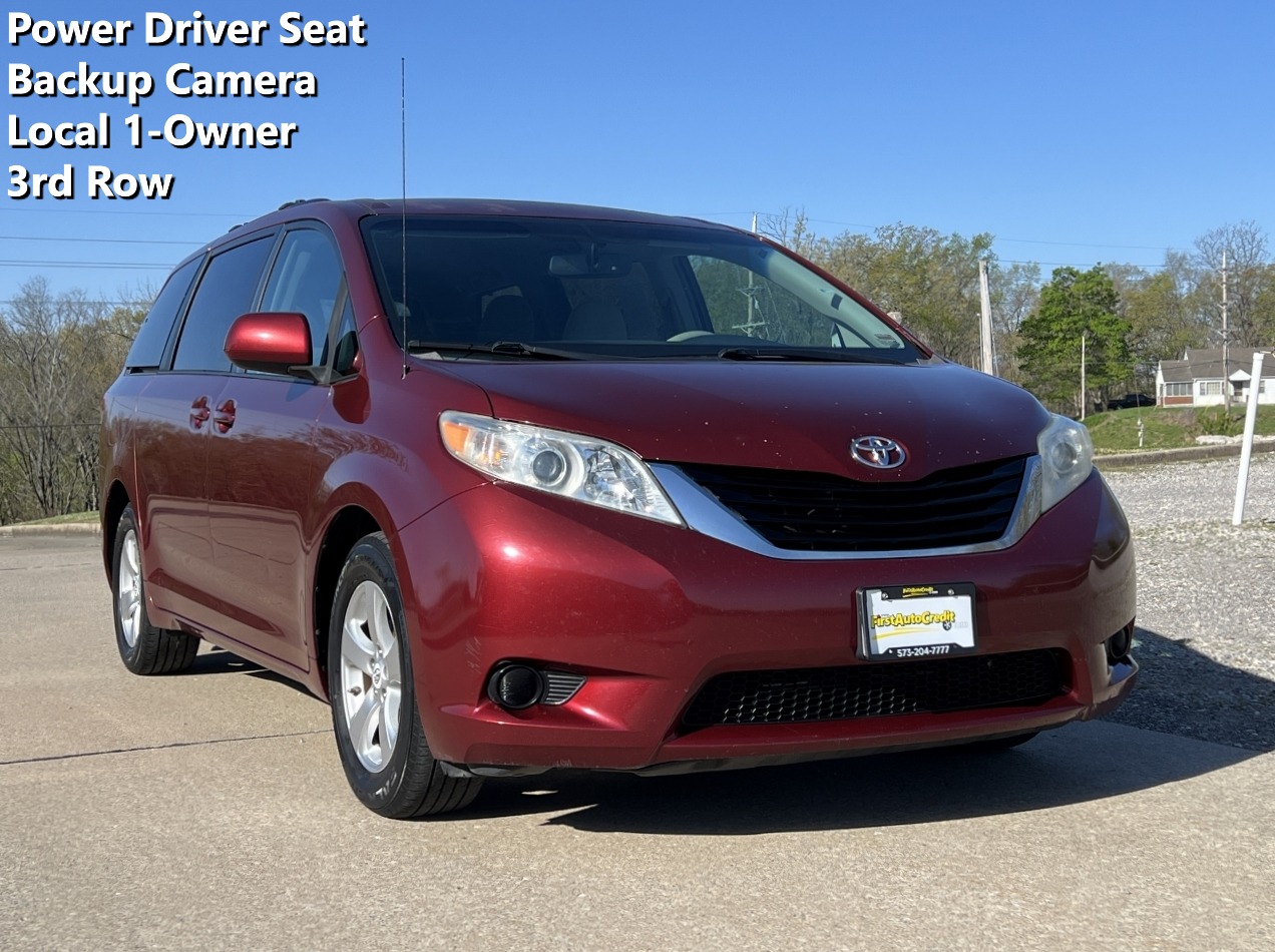 photo of 2011 Toyota Sienna LE 8-Pass V6
