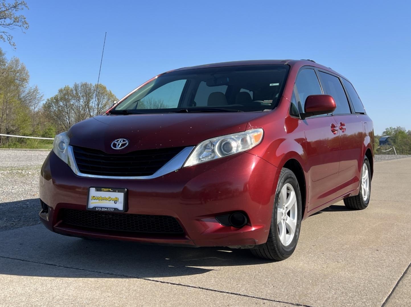 2011 MAROON /Gray Cloth Toyota Sienna LE 8-Pass V6 (5TDKK3DC4BS) with an 3.5L V6 engine, Automatic transmission, located at 2990 Old Orchard Rd., Jackson, MO, 63755, 37.354214, -89.612106 - 2011 Toyota Sienna LE Local 1-Owner 199xxx miles Front Wheel Drive 3.5L V6 Automatic 3rd Row Power Driver Seat Backup Camera Cruise Power Windows/Locks/Mirrors We have financing available and we accept trades! Fill out a credit application on our website or come by today! If you have any - Photo#4