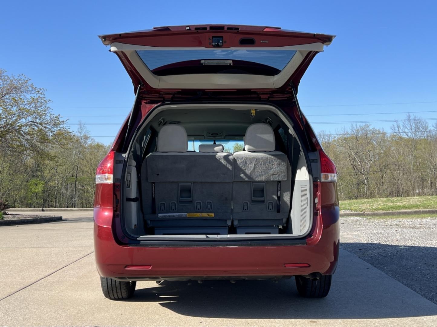 2011 MAROON /Gray Cloth Toyota Sienna LE 8-Pass V6 (5TDKK3DC4BS) with an 3.5L V6 engine, Automatic transmission, located at 506 S. Kingshighway, Cape Girardeau, MO, 63703, (573) 235-5000, 37.294994, -89.556206 - 2011 Toyota Sienna LE Local 1-Owner 199xxx miles Front Wheel Drive 3.5L V6 Automatic 3rd Row Power Driver Seat Backup Camera Cruise Power Windows/Locks/Mirrors We have financing available and we accept trades! Fill out a credit application on our website or come by today! If you have any - Photo#18