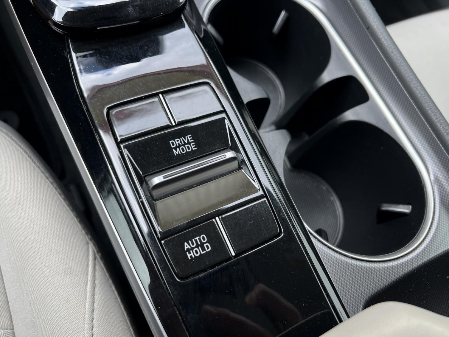 2022 GRAY /Gray Cloth Hyundai Sonata SEL (KMHL64JA1NA) with an 2.5L 4 Cyl. engine, Automatic transmission, located at 2990 Old Orchard Rd., Jackson, MO, 63755, 37.354214, -89.612106 - 2022 Hyundai Sonata SEL Local 1-Owner 75xxx miles Front Wheel Drive 2.5L 4 Cyl. Automatic Backup Camera Power Driver Seat Heated Seats Bluetooth Remote Start Cruise Power Windows/Locks/Mirrors We have financing available and we accept trades! Fill out a credit application on our website - Photo#24